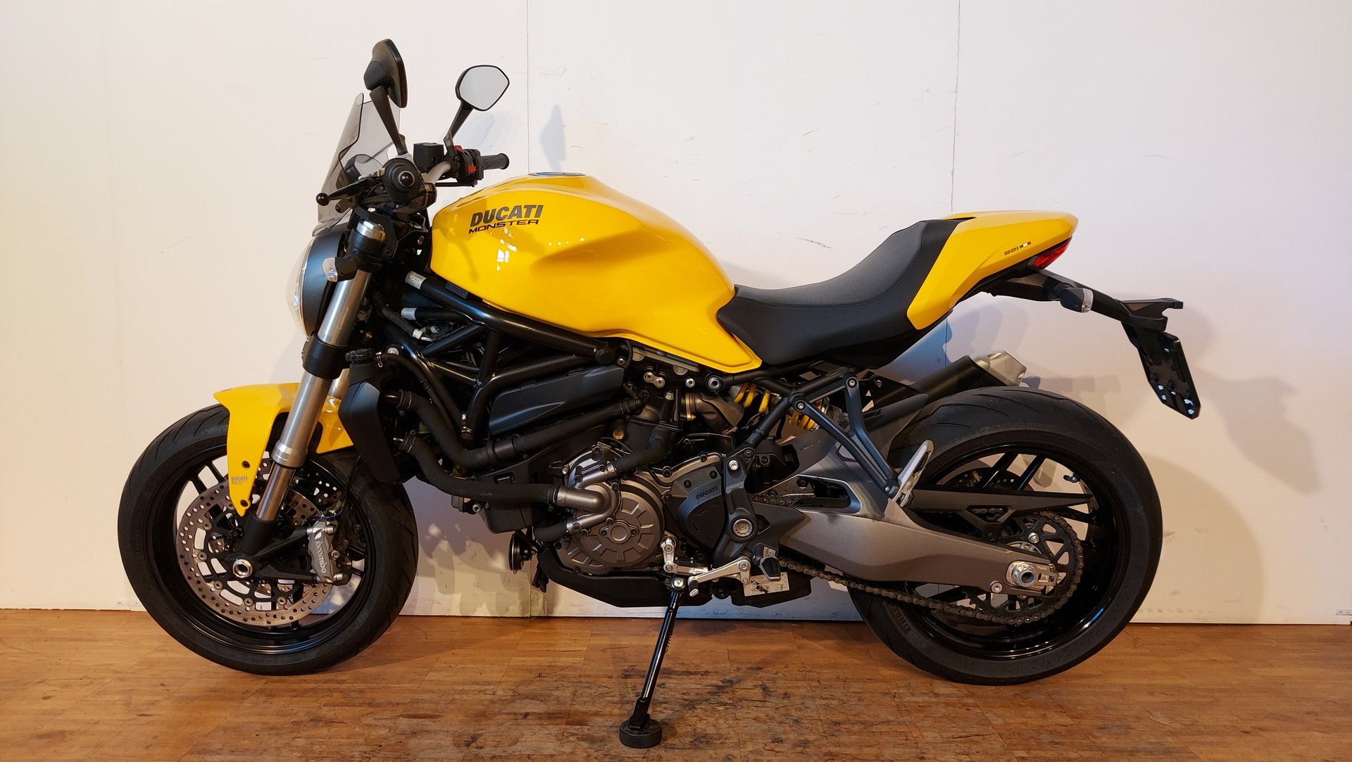 DUCATI Monster 821-showroom-element-1
