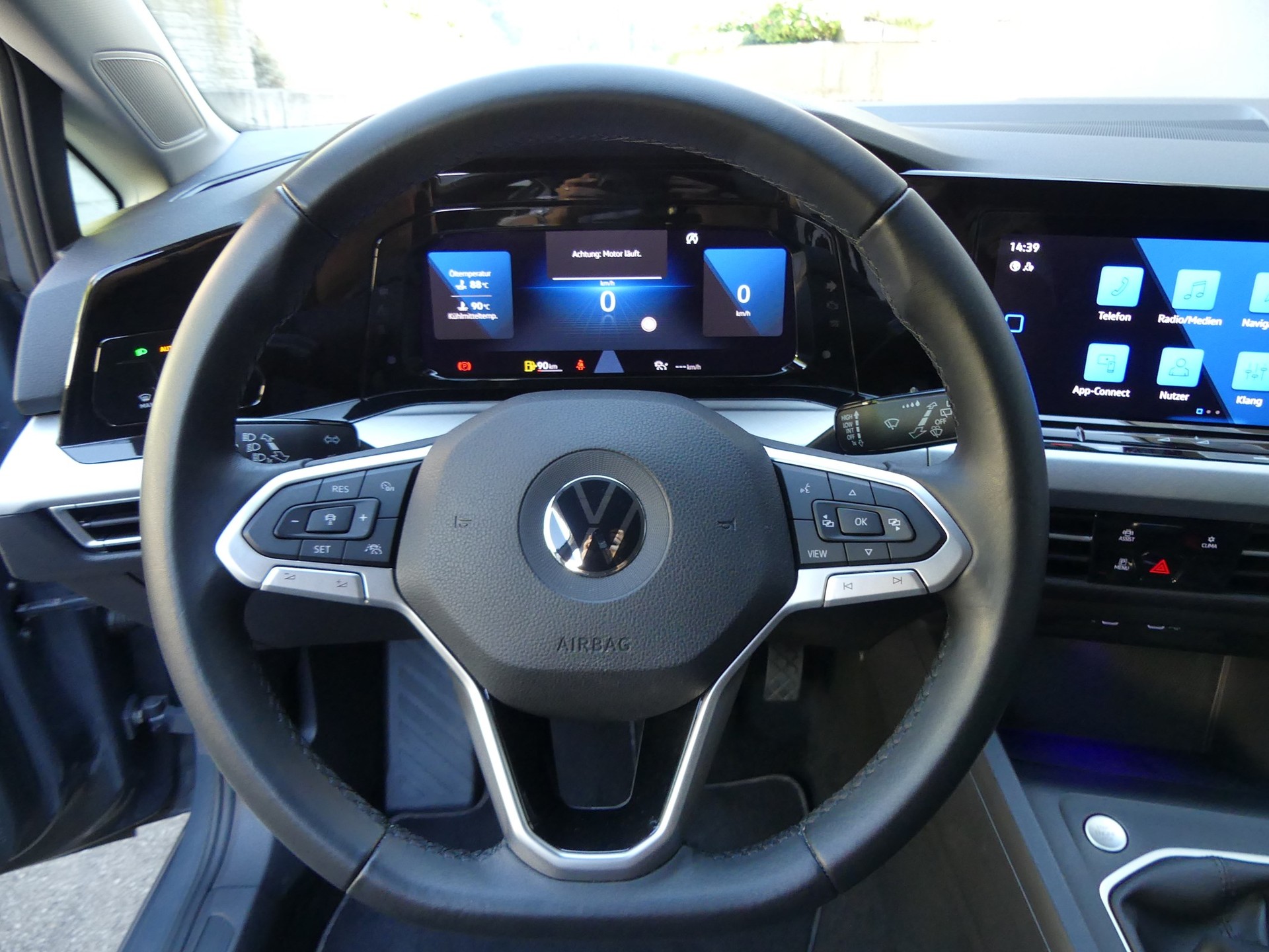 VW Golf 1.5 TSI ACT Life-image-8