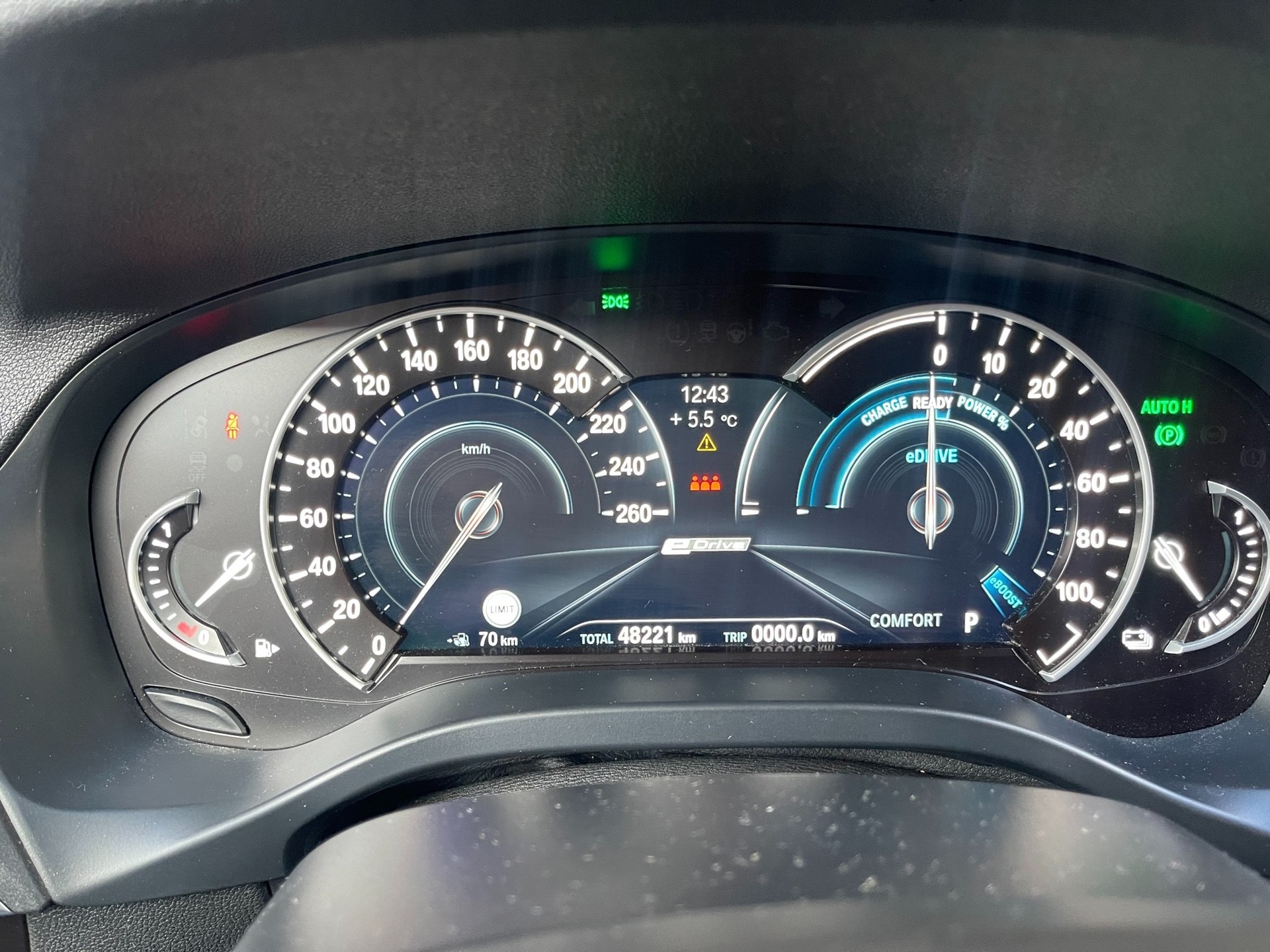 BMW X3 xDrive 30e Luxury Line-image-6
