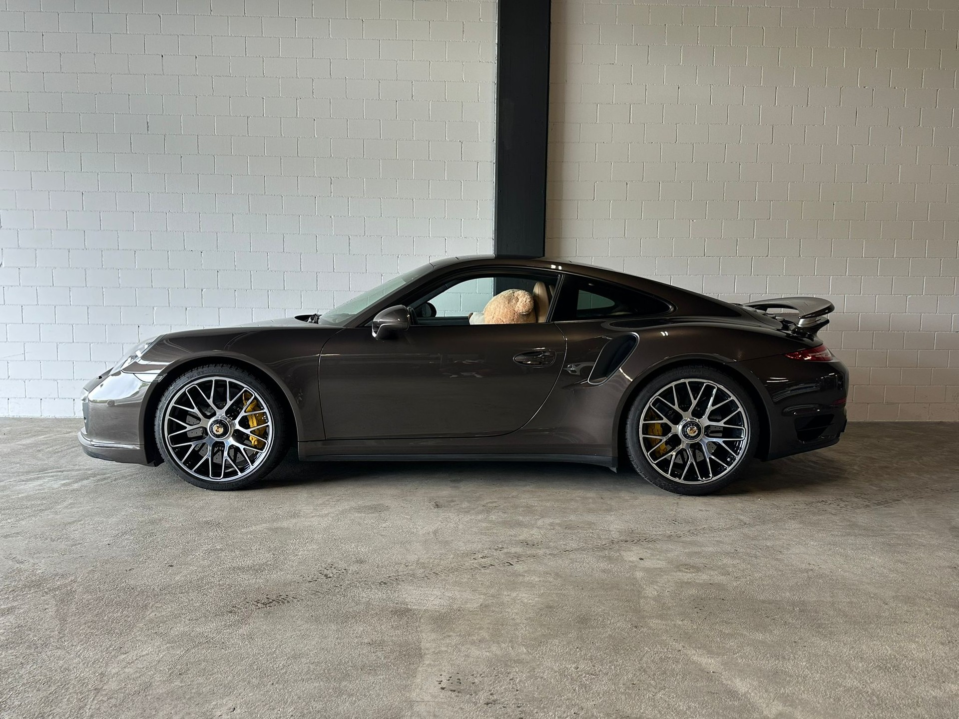 PORSCHE 911 Turbo S PDK Traumausstattung-image-0
