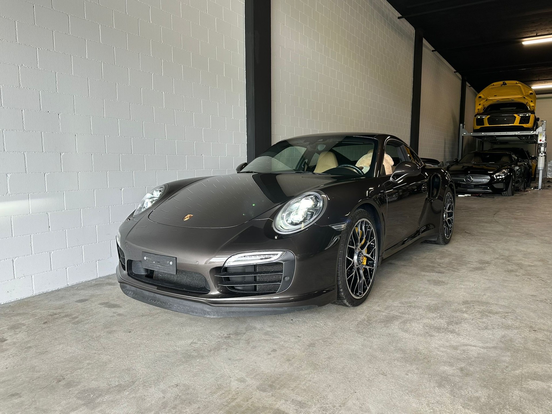 PORSCHE 911 Turbo S PDK Traumausstattung-image-1