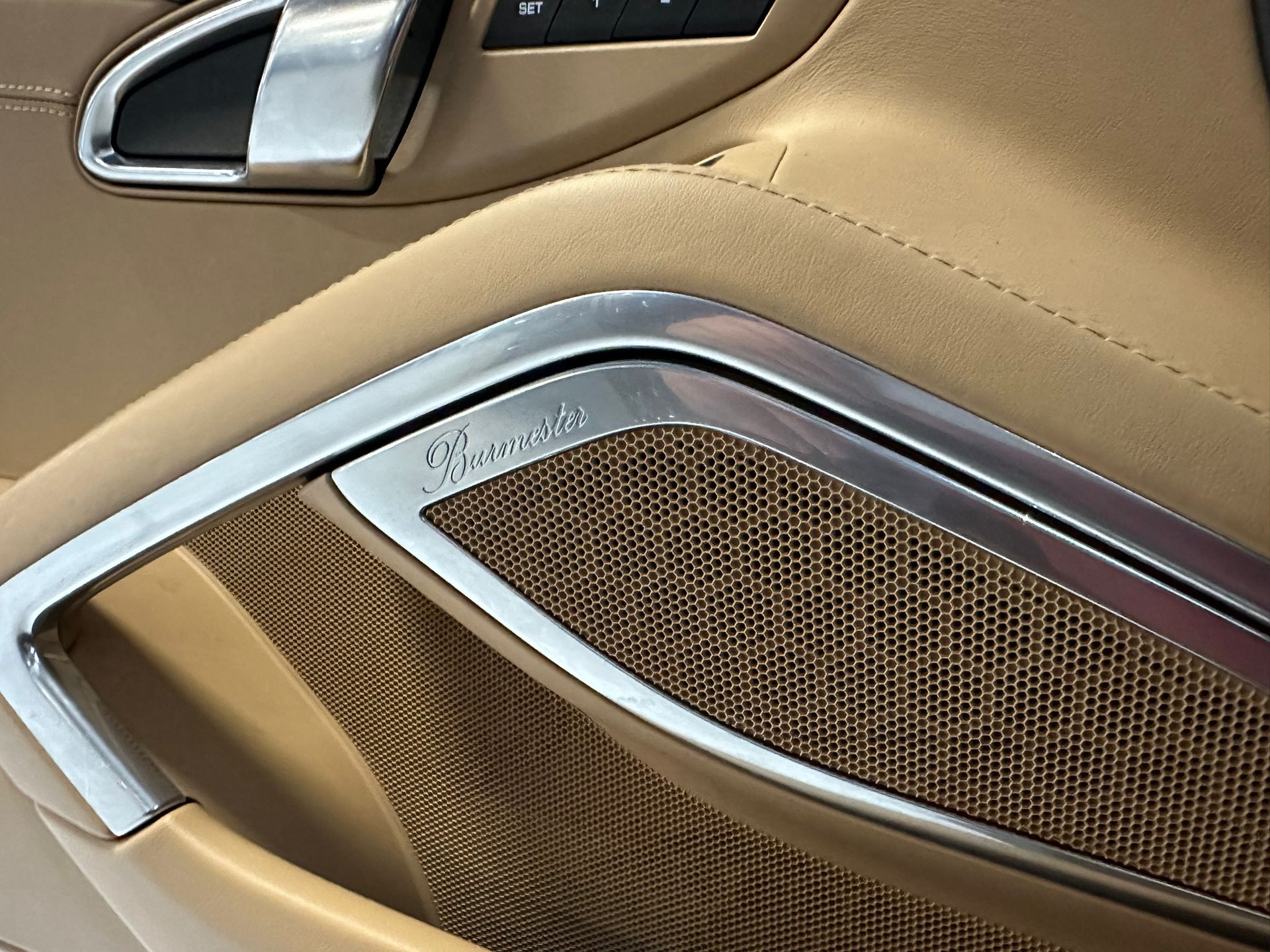 PORSCHE 911 Turbo S PDK Traumausstattung-image-7