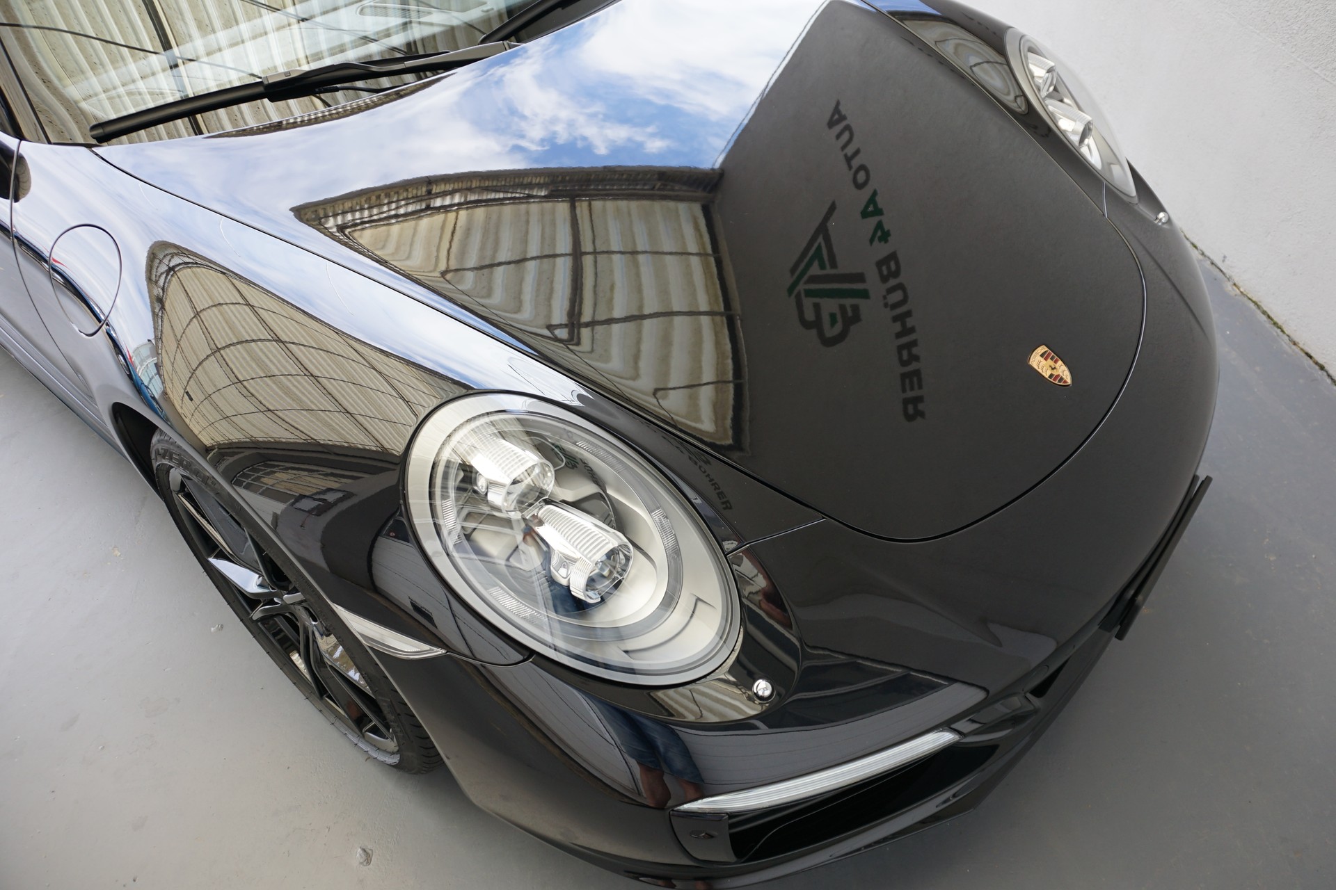 PORSCHE 911 Carrera 4 Cabrio-image-11