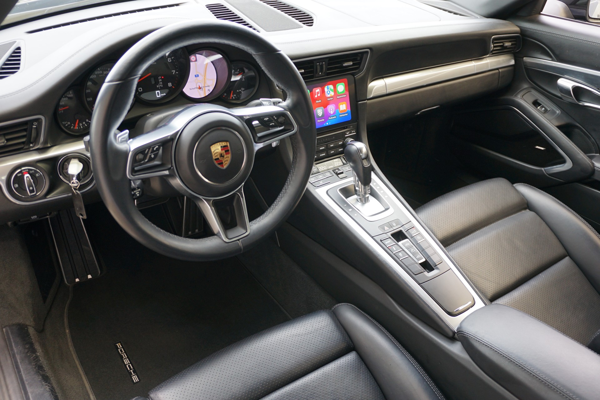 PORSCHE 911 Carrera 4 Cabrio-image-15