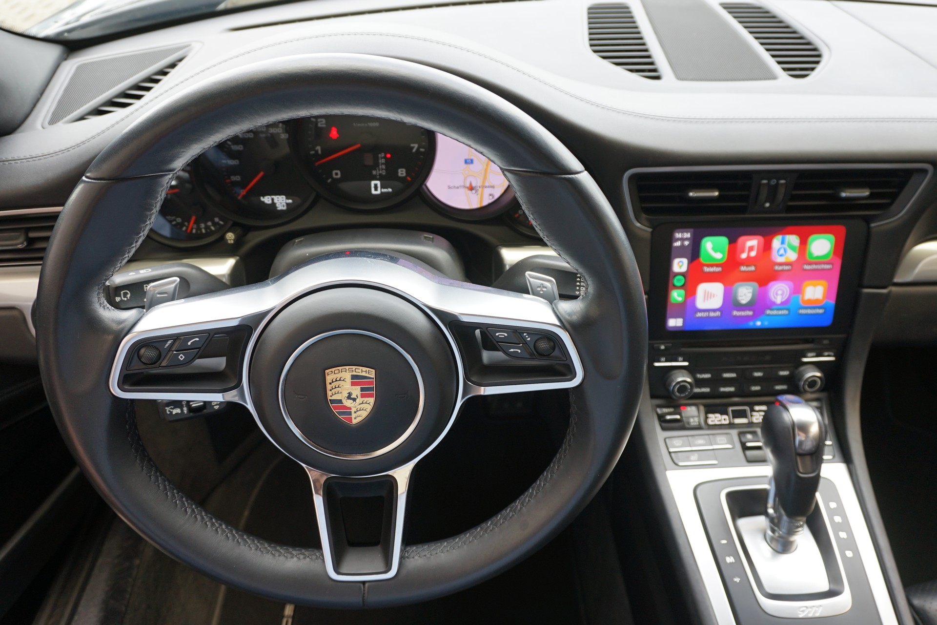 PORSCHE 911 Carrera 4 Cabrio-image-14