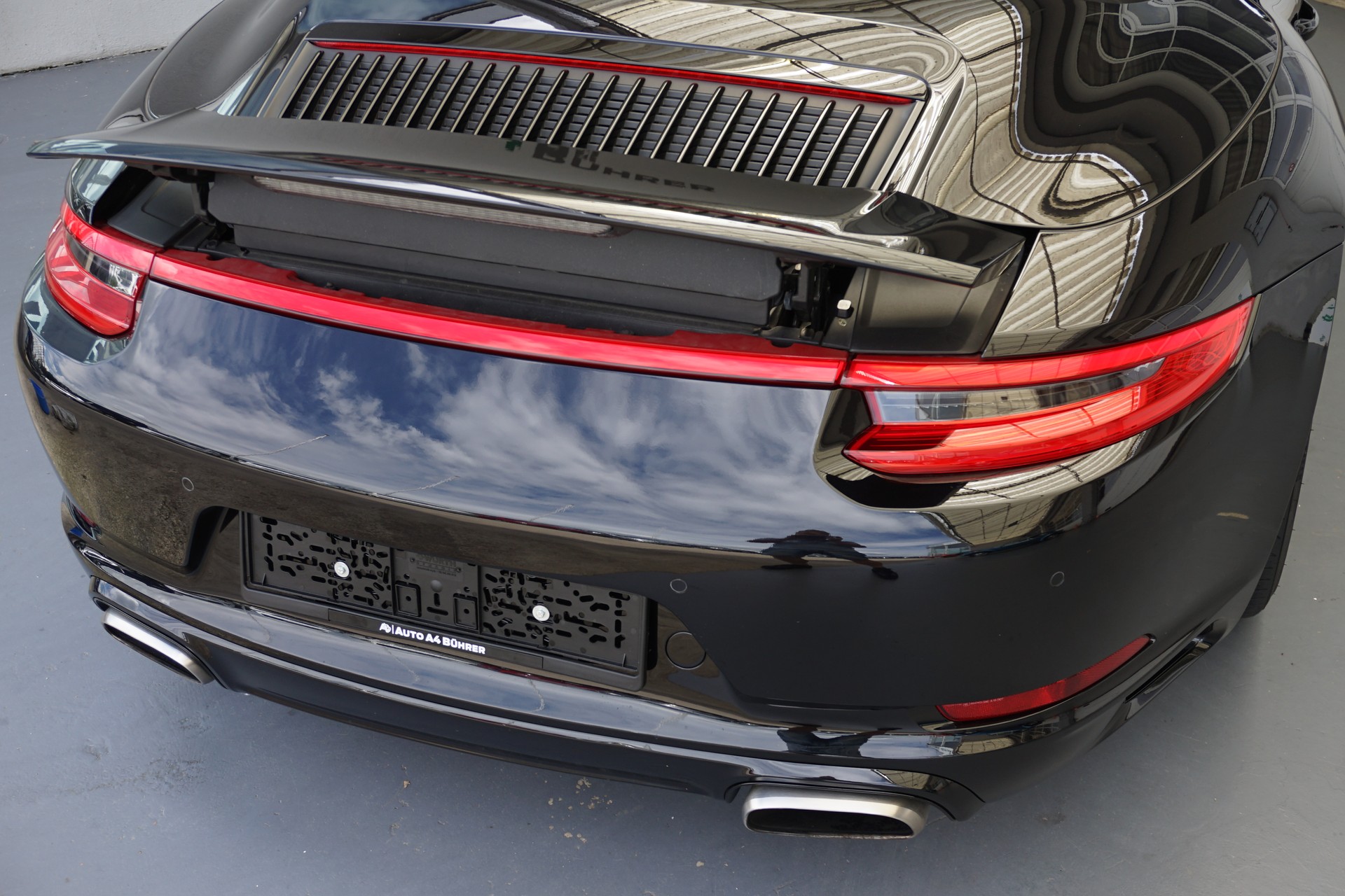 PORSCHE 911 Carrera 4 Cabrio-image-10