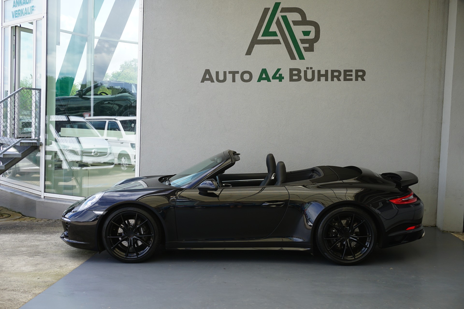 PORSCHE 911 Carrera 4 Cabrio-image-1