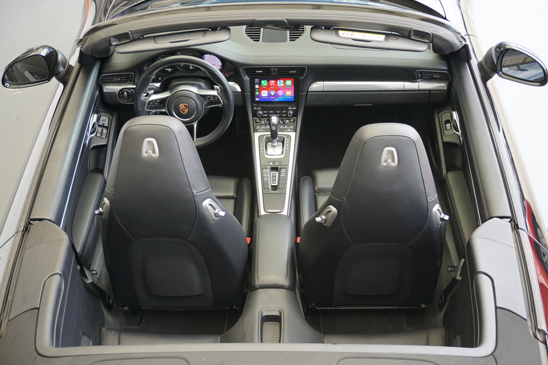 PORSCHE 911 Carrera 4 Cabrio-image-13