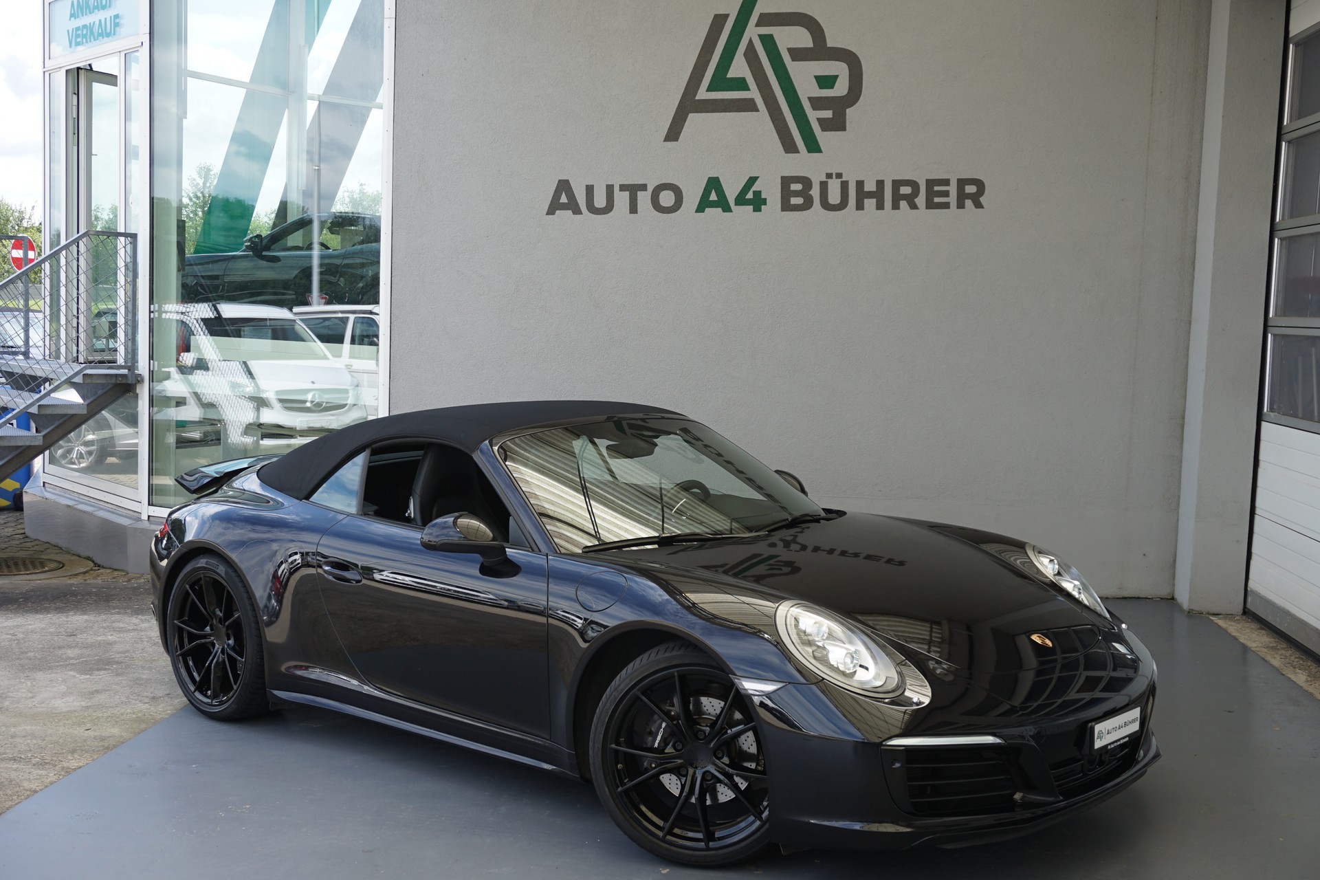 PORSCHE 911 Carrera 4 Cabrio-image-3
