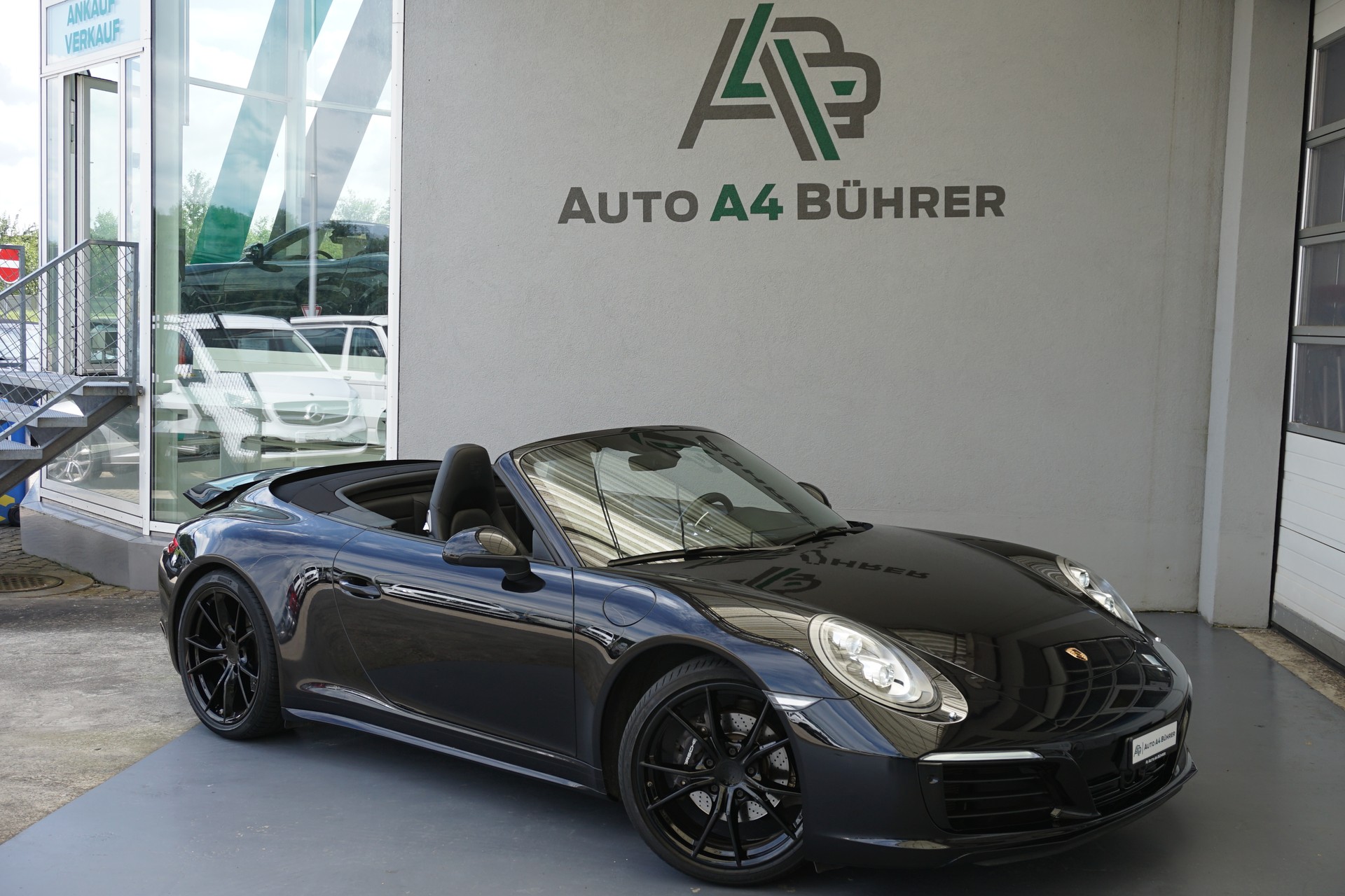 PORSCHE 911 Carrera 4 Cabrio-image-2