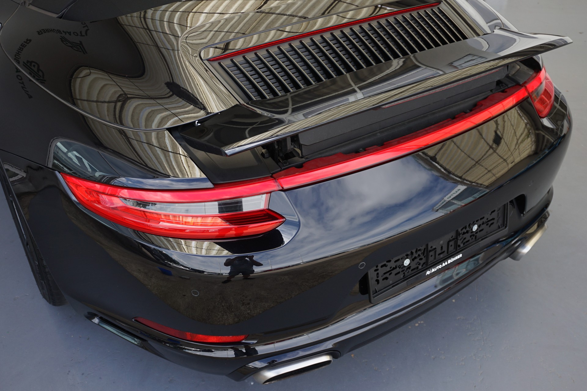 PORSCHE 911 Carrera 4 Cabrio-image-9
