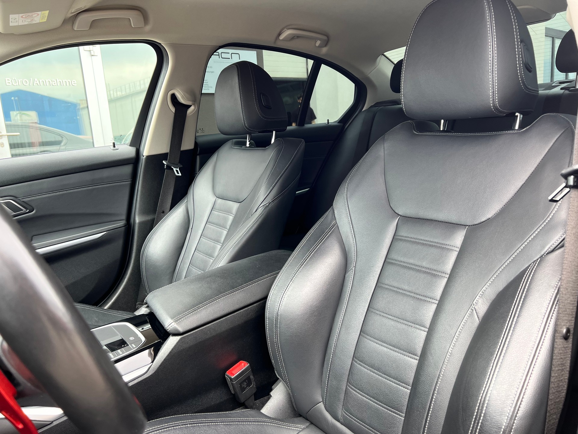 BMW 320d xDrive M Sport Steptronic-image-8