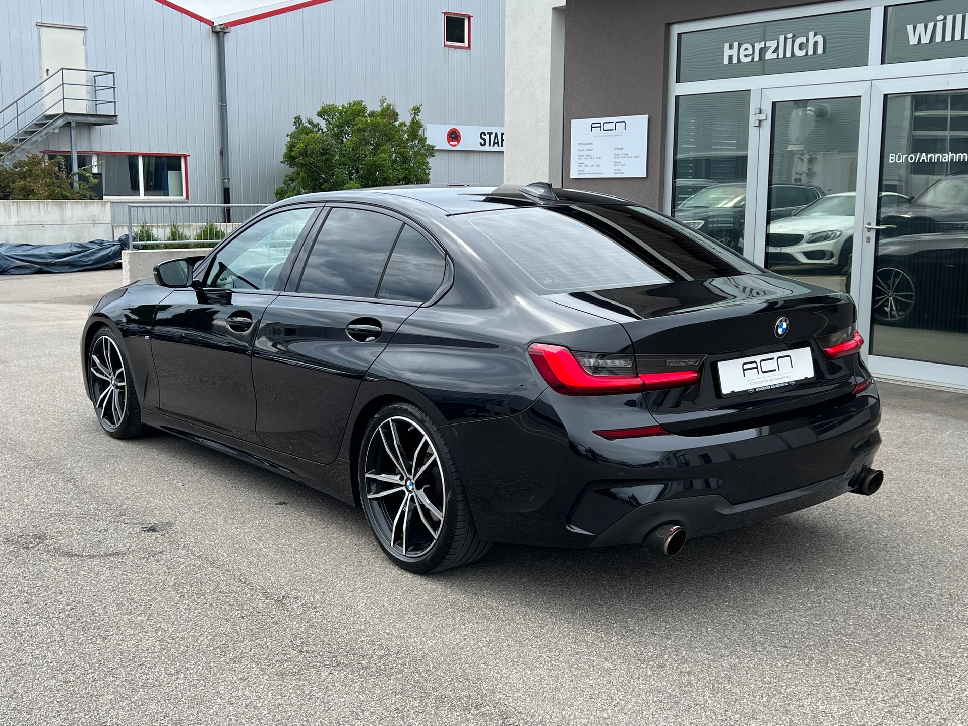 BMW 320d xDrive M Sport Steptronic-image-4