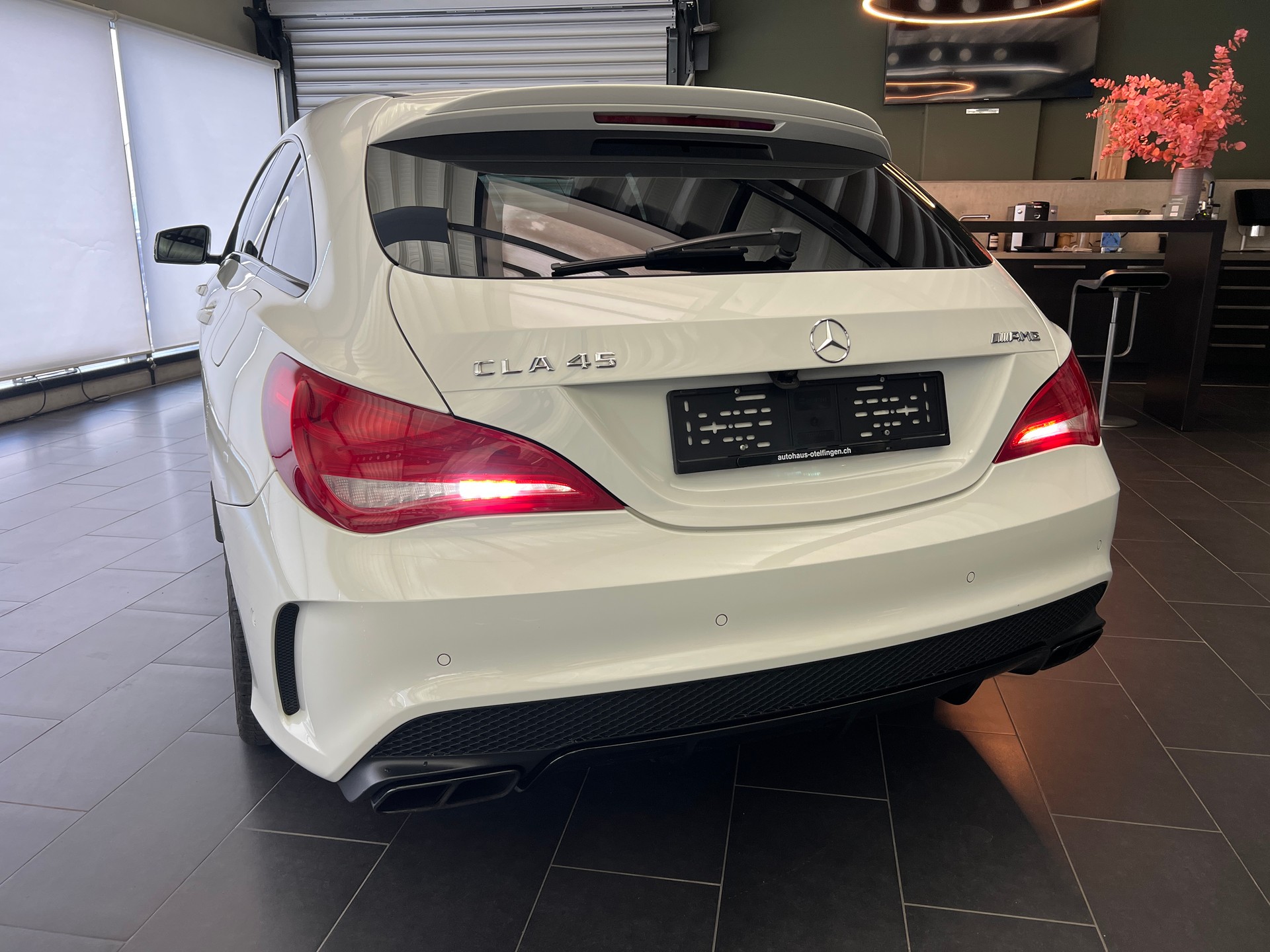 MERCEDES-BENZ CLA Shooting Brake 45 AMG 4Matic Speedshift-image-17