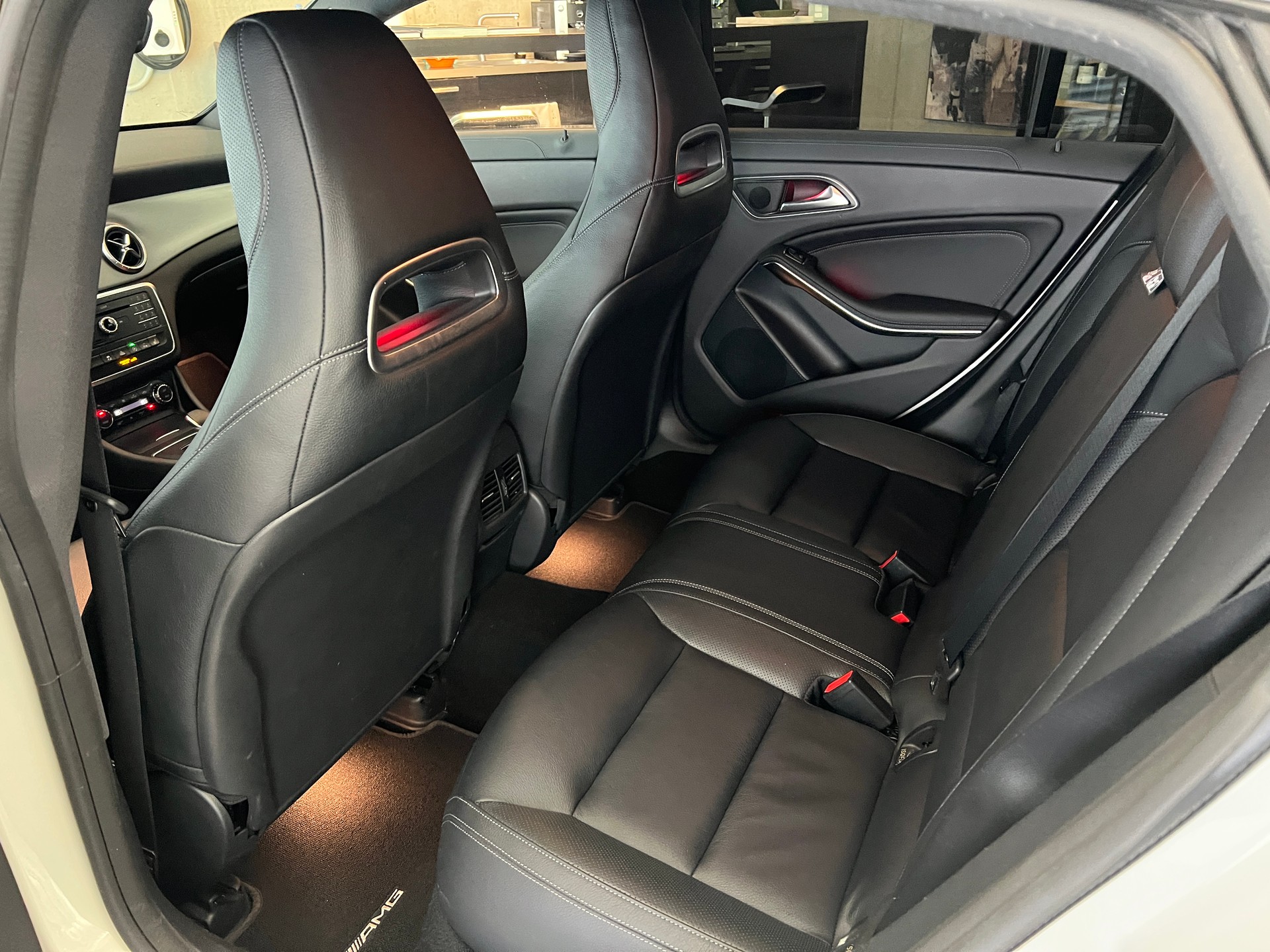 MERCEDES-BENZ CLA Shooting Brake 45 AMG 4Matic Speedshift-image-8