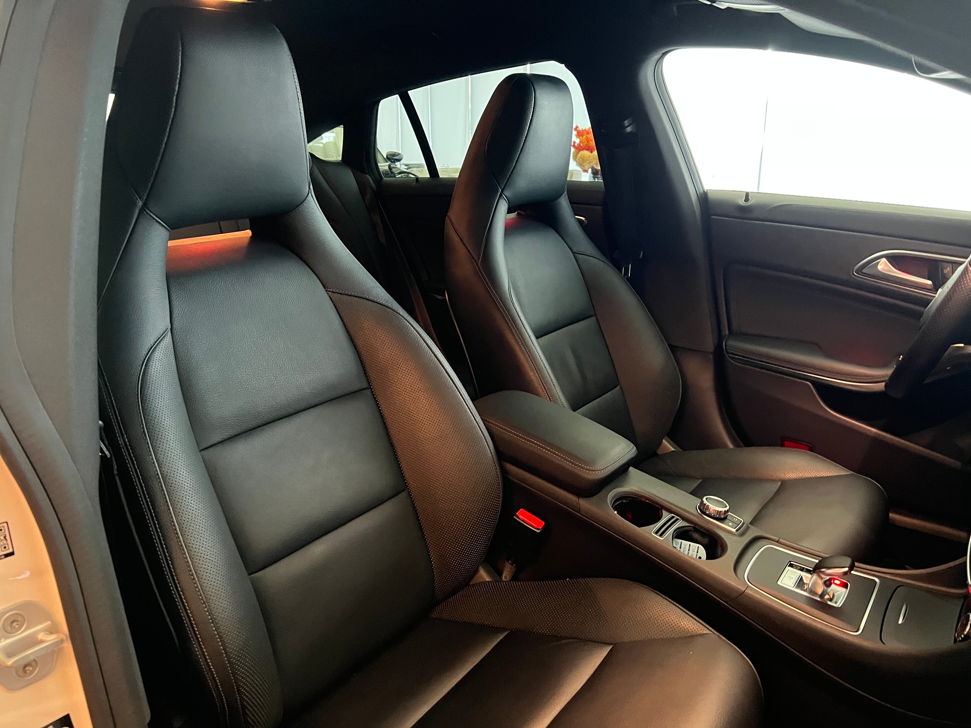MERCEDES-BENZ CLA Shooting Brake 45 AMG 4Matic Speedshift-image-23