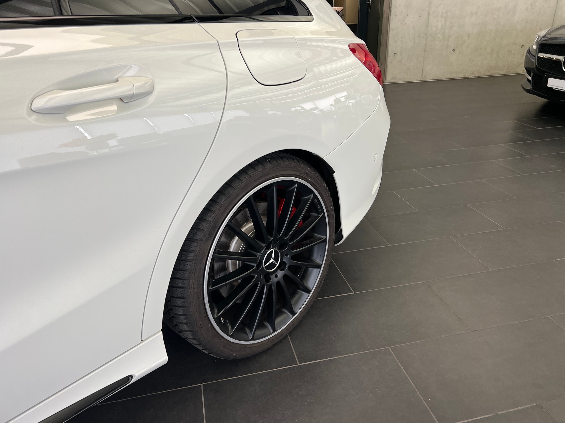 MERCEDES-BENZ CLA Shooting Brake 45 AMG 4Matic Speedshift-image-7