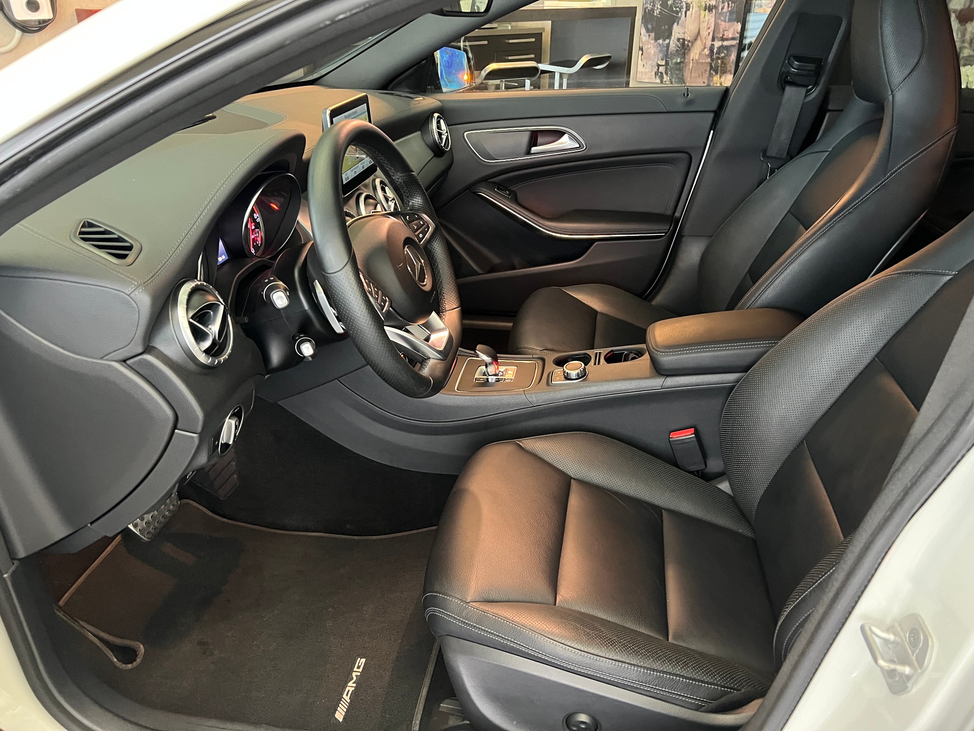 MERCEDES-BENZ CLA Shooting Brake 45 AMG 4Matic Speedshift-image-10
