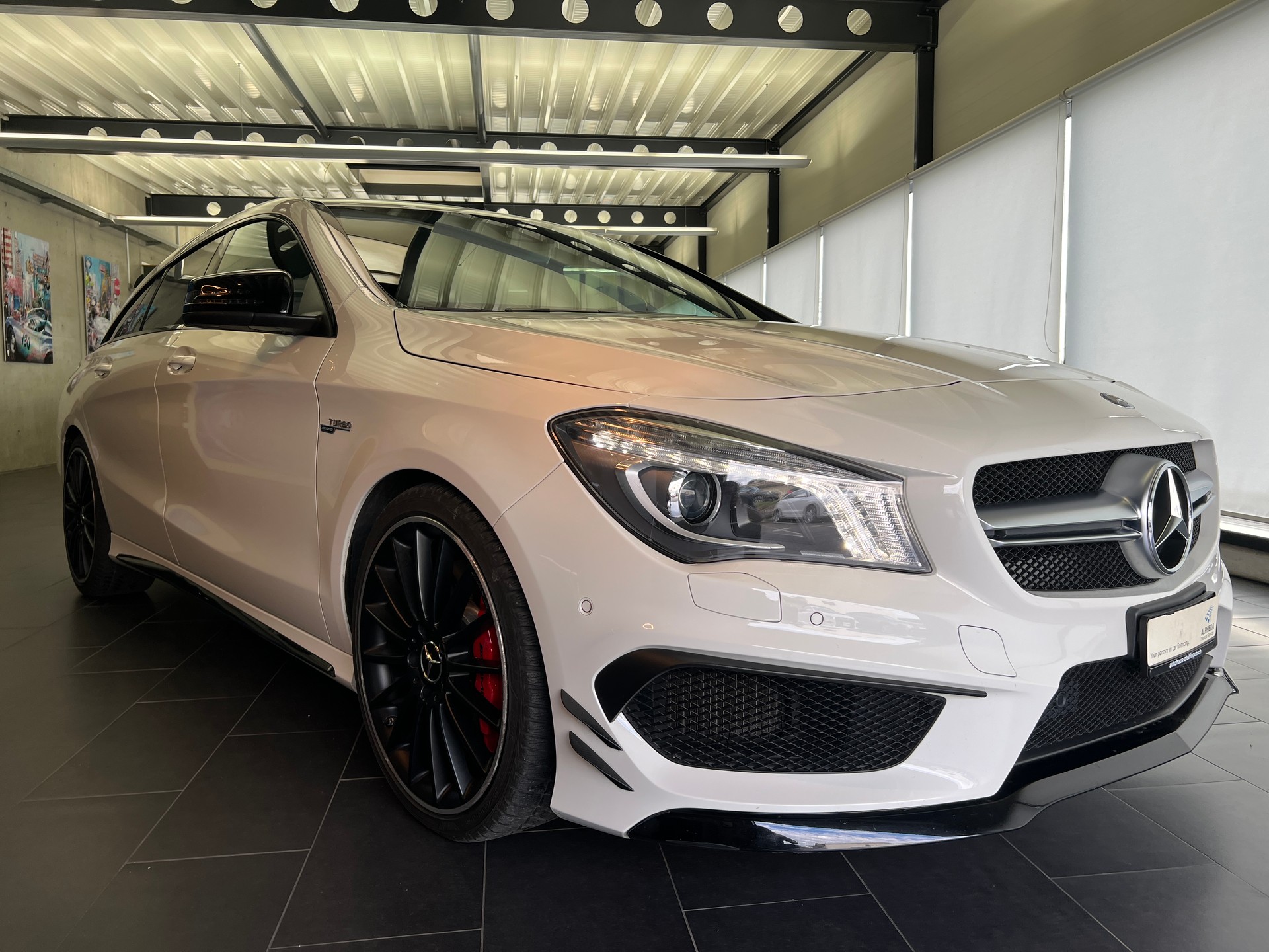 MERCEDES-BENZ CLA Shooting Brake 45 AMG 4Matic Speedshift-image-2