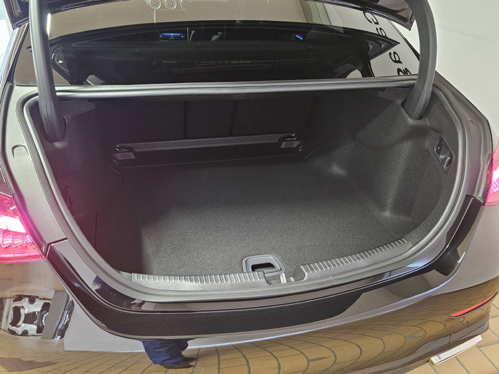 MERCEDES-BENZ C 220 d 4Matic Limousine AMG Line Swiss Star-image-3