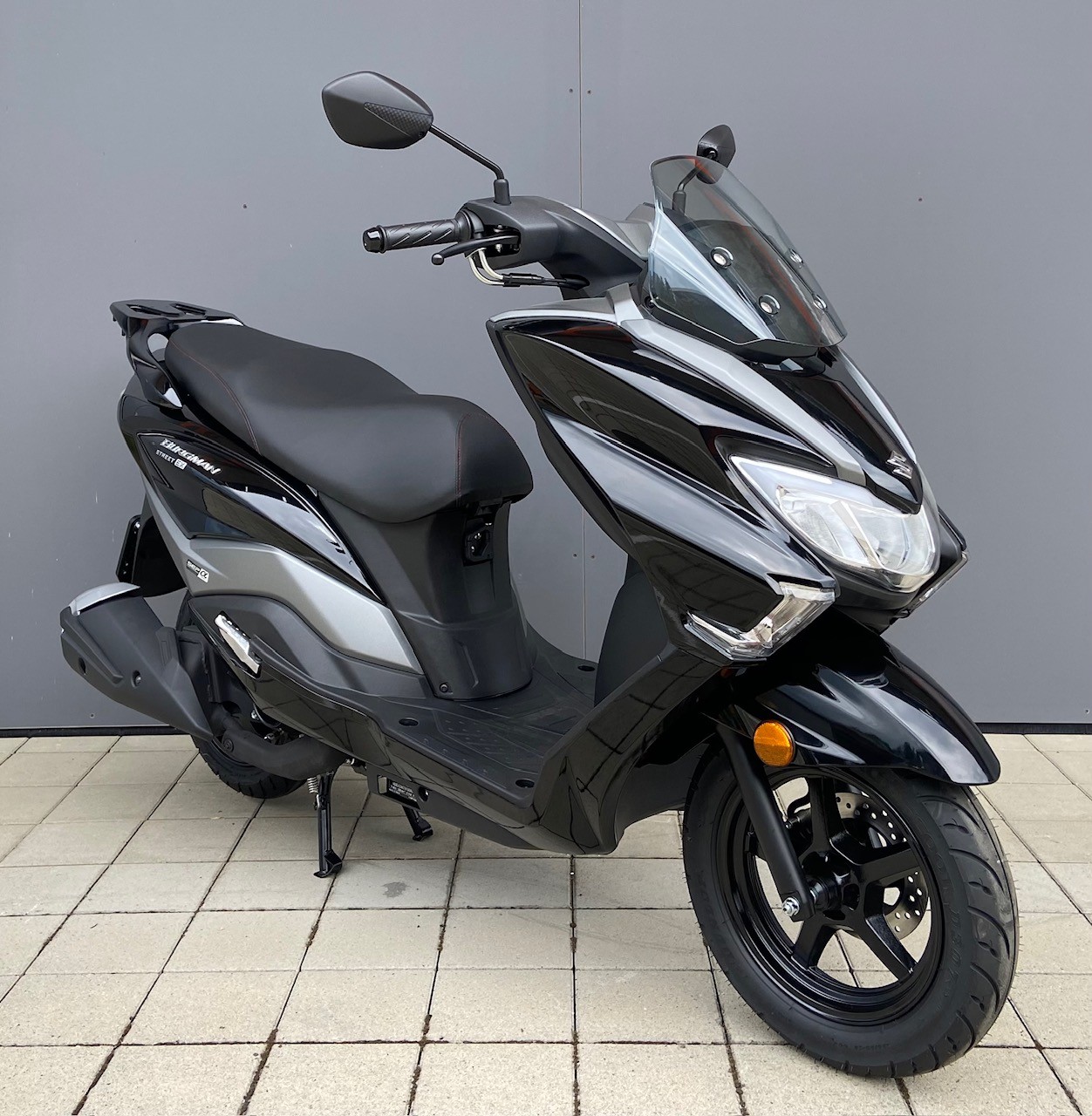 SUZUKI Street