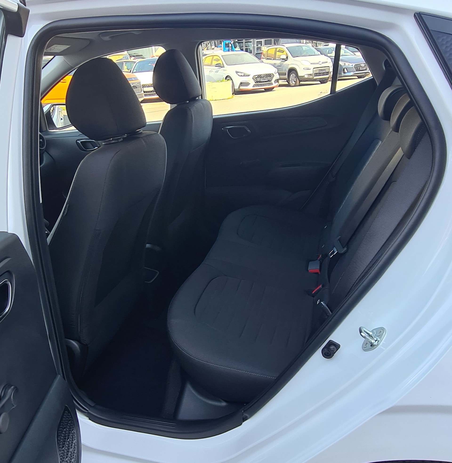 HYUNDAI i10 1.0 Origo Aut.-image-10