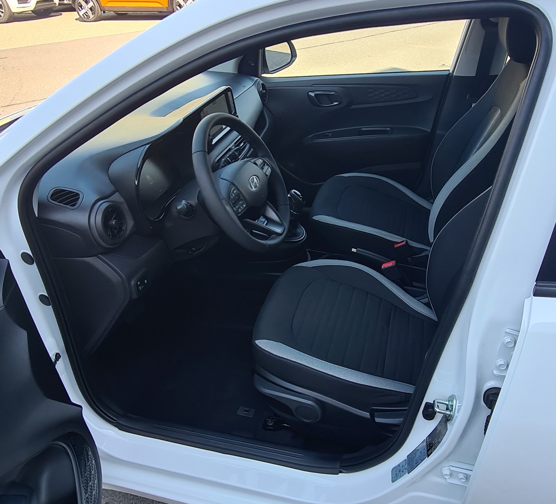 HYUNDAI i10 1.0 Origo Aut.-image-9