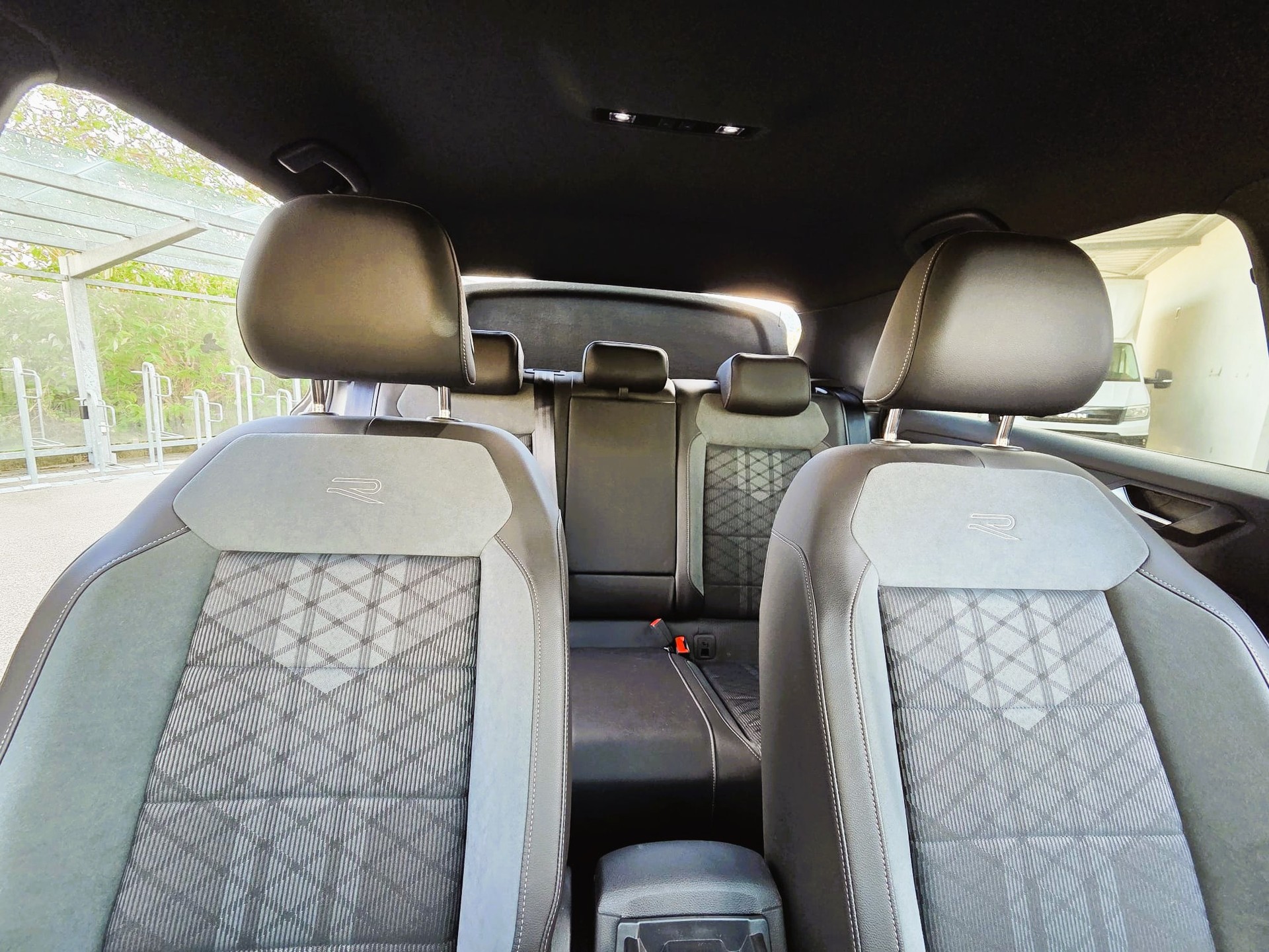 VW T-Roc 2.0 TSI R-Line DSG 4Motion-image-4