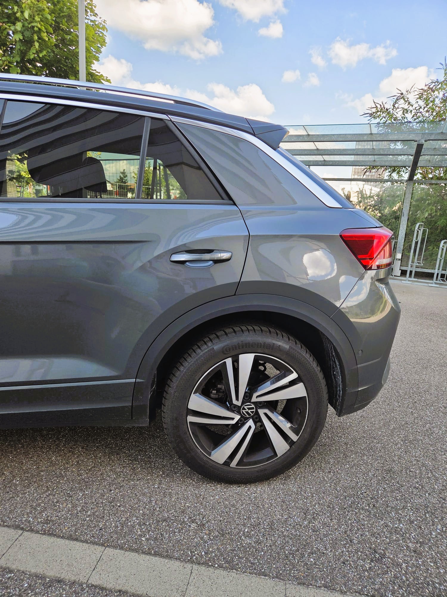VW T-Roc 2.0 TSI R-Line DSG 4Motion-image-2