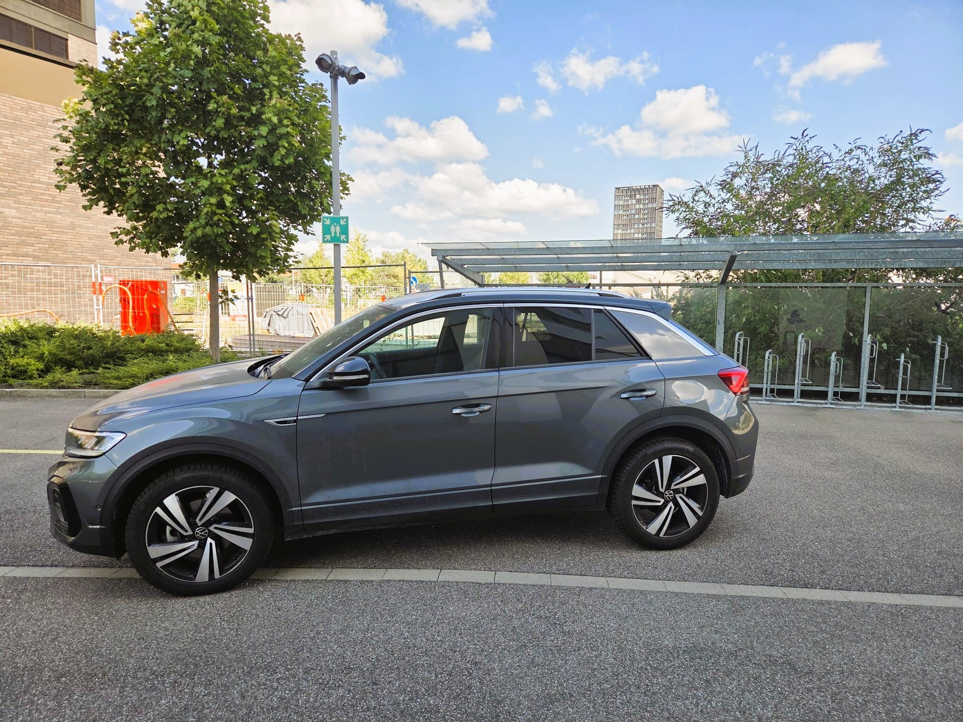 VW T-Roc 2.0 TSI R-Line DSG 4Motion-image-3