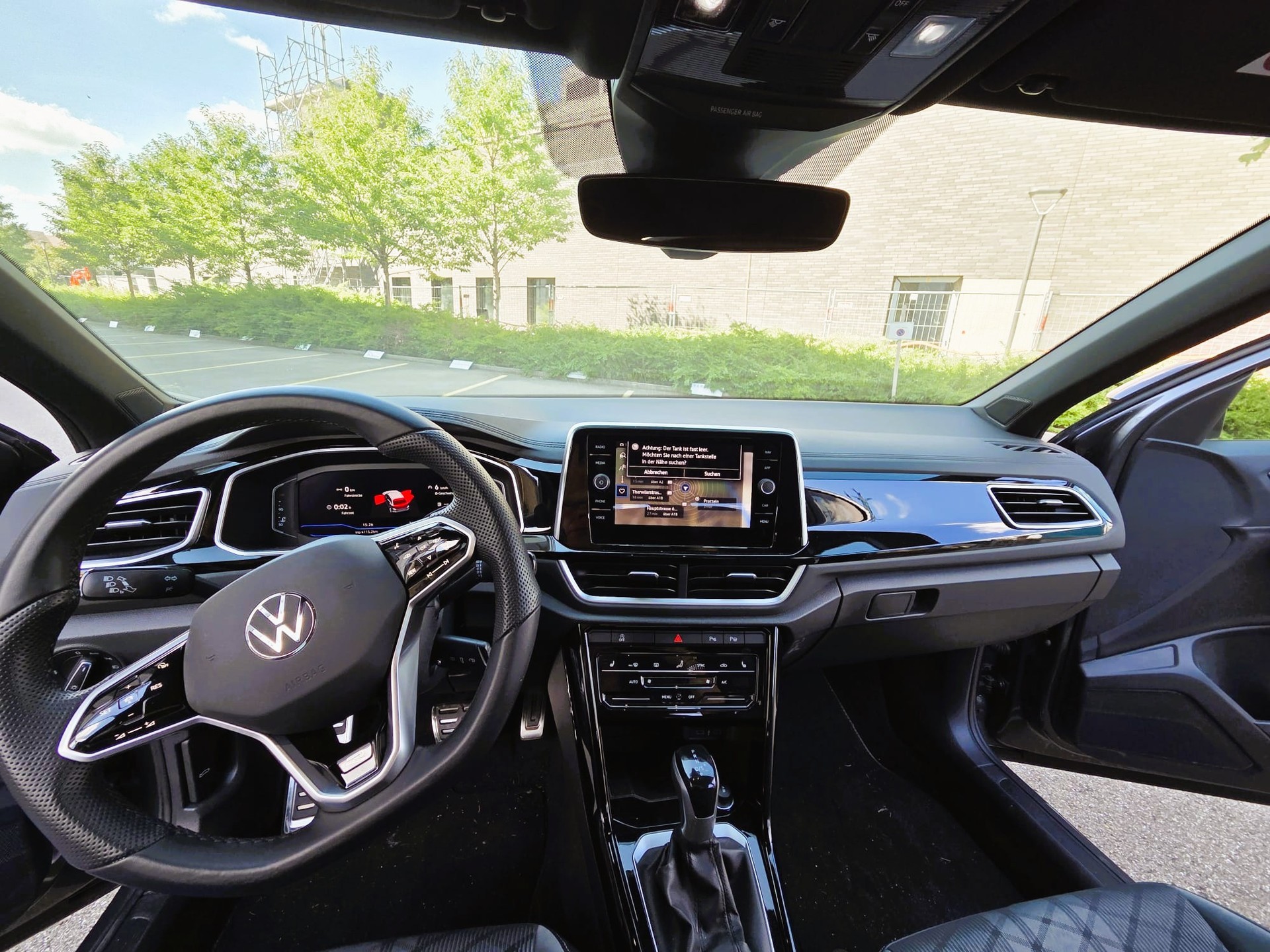 VW T-Roc 2.0 TSI R-Line DSG 4Motion-image-5