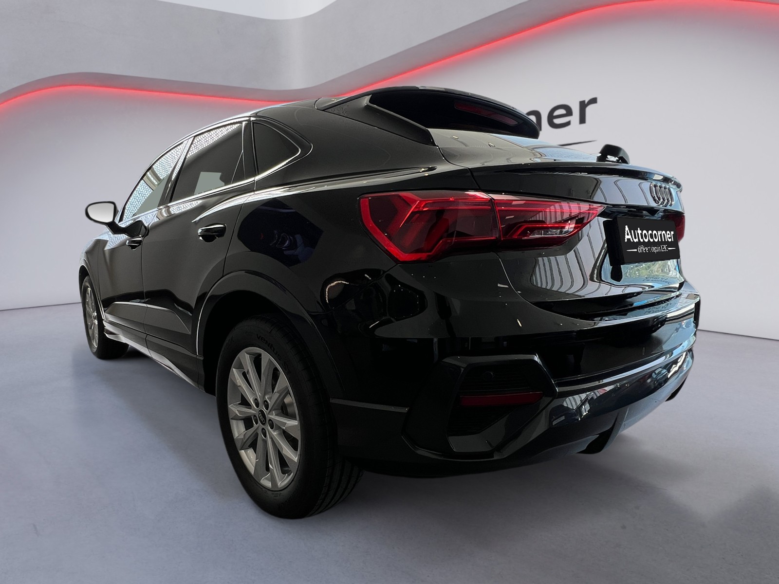 AUDI Q3 Sportback 35 TFSI Attraction S-tronic-image-2