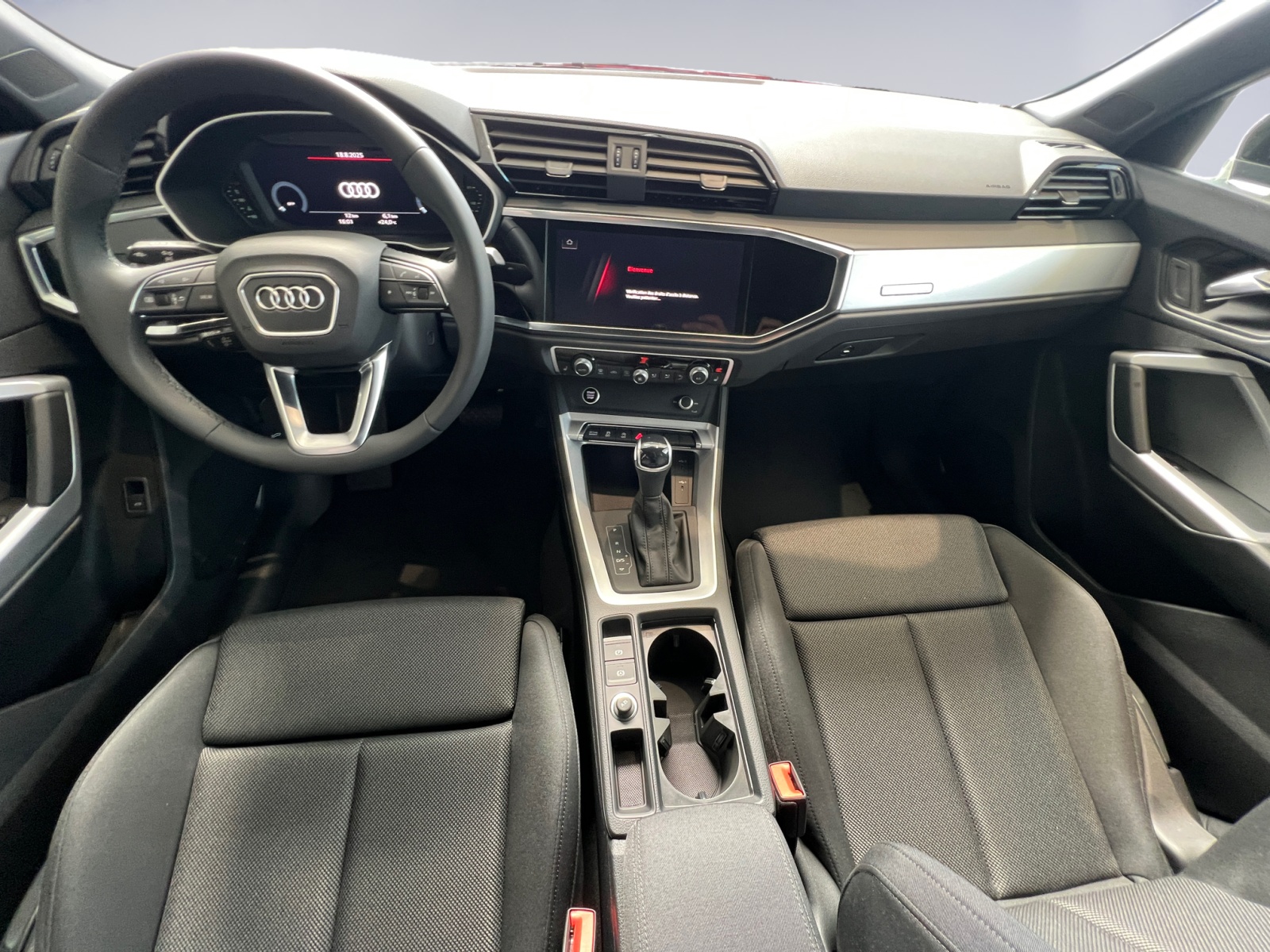 AUDI Q3 Sportback 35 TFSI Attraction S-tronic-image-9