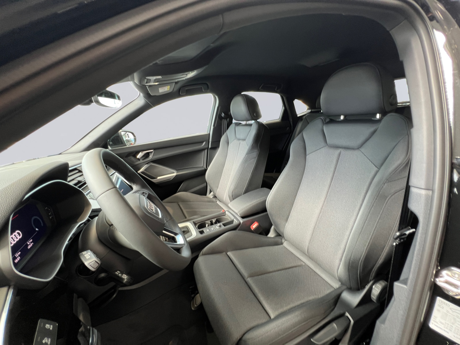 AUDI Q3 Sportback 35 TFSI Attraction S-tronic-image-8