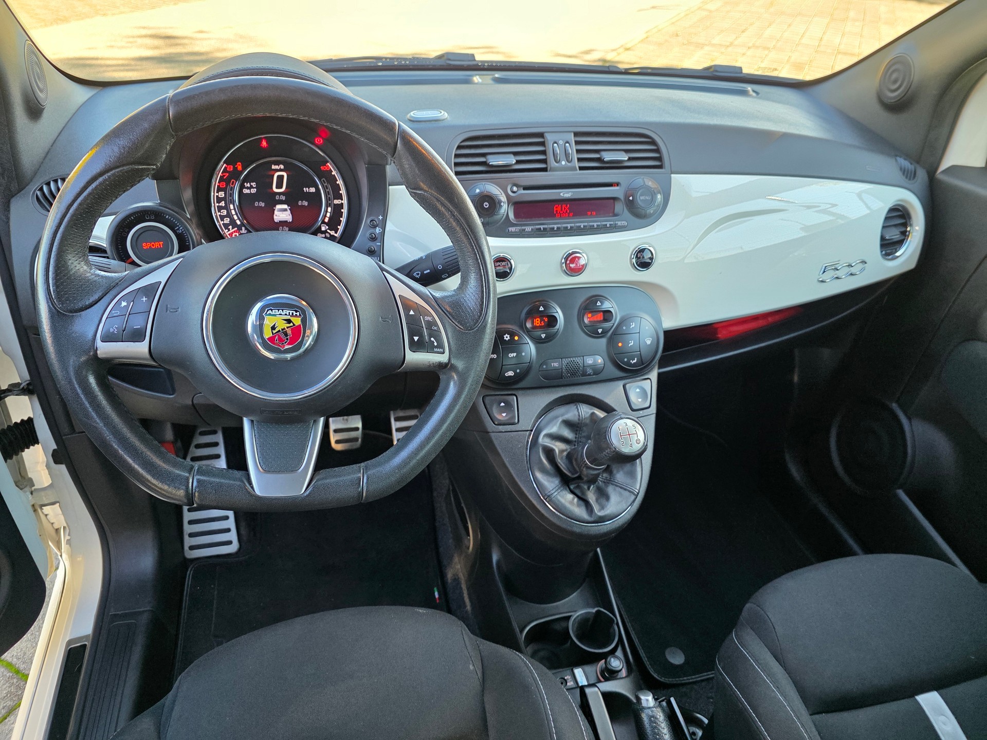 FIAT 500 1.4 16V Turbo Abarth-image-9