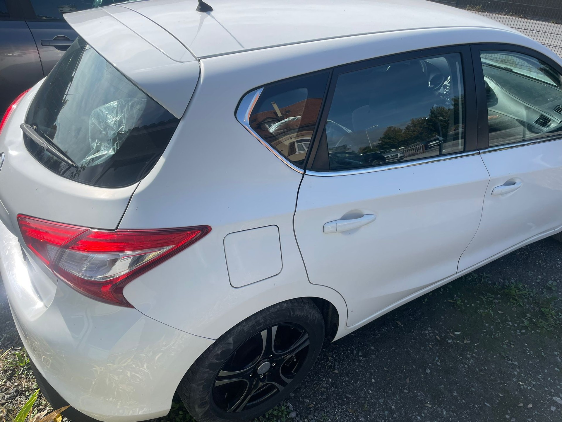 NISSAN Pulsar 1.2 DIG-T-image-2