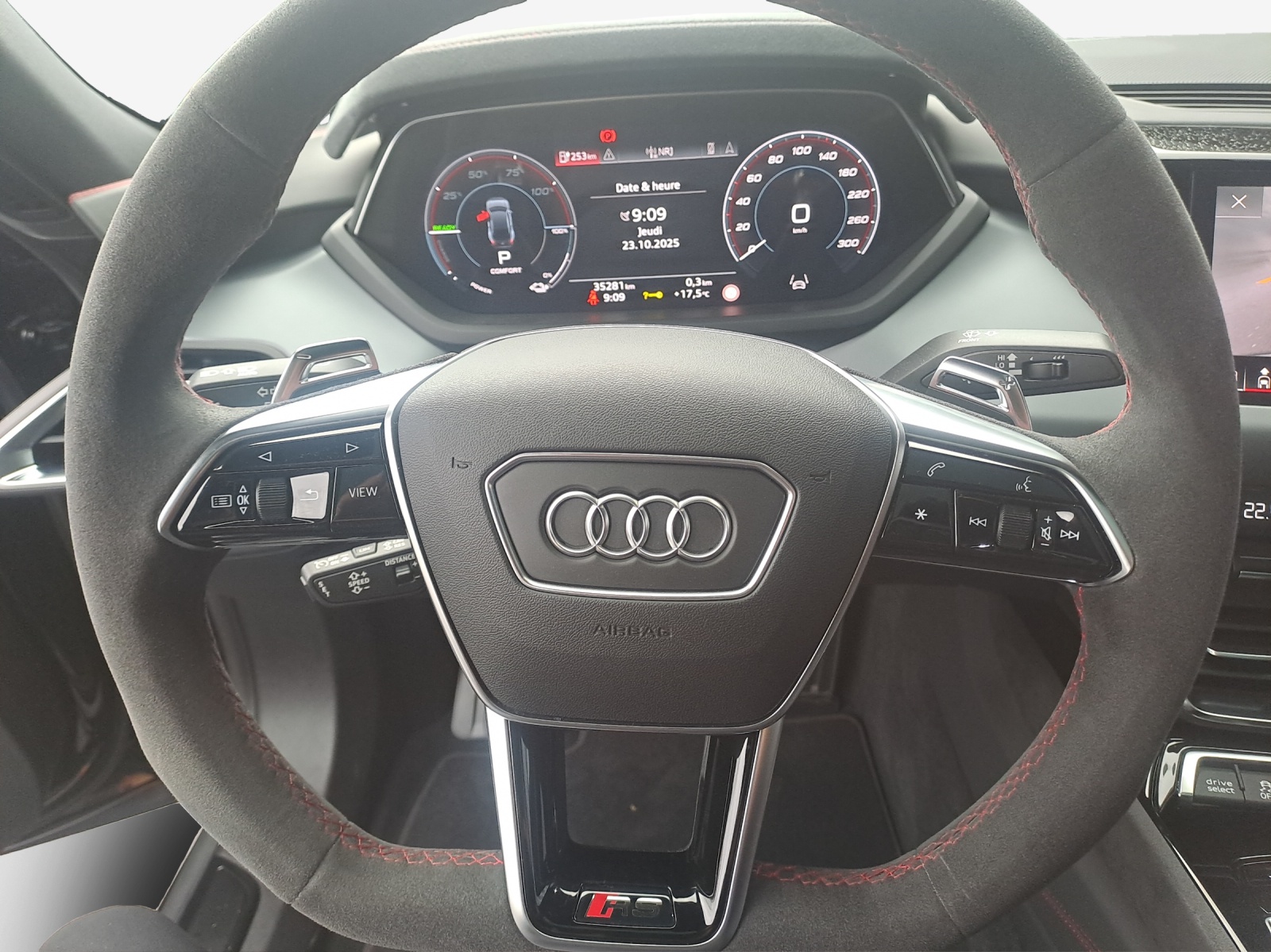 AUDI RS e-tron GT quattro-image-10