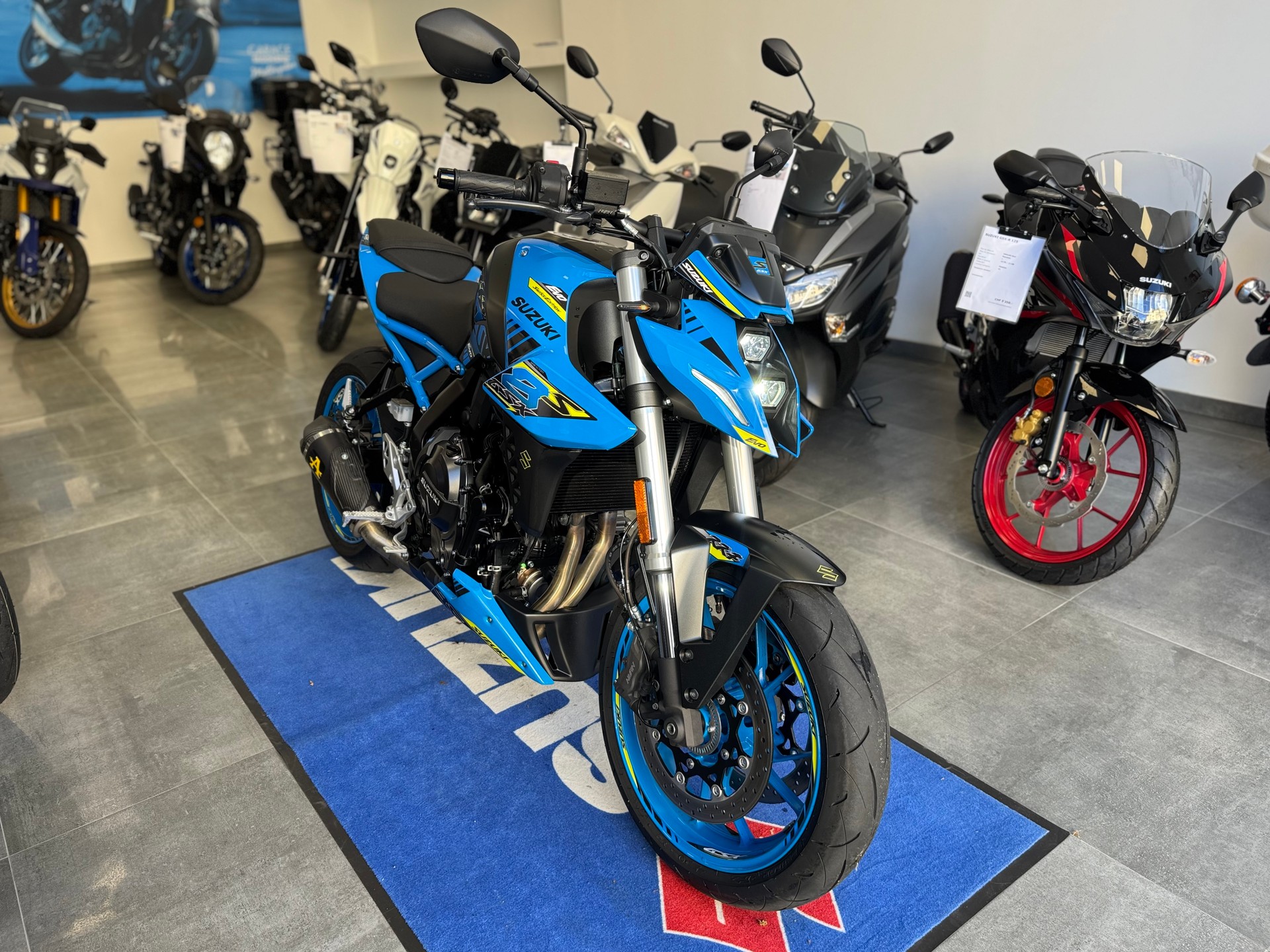 SUZUKI GSX-8S EVO-showroom-element-1