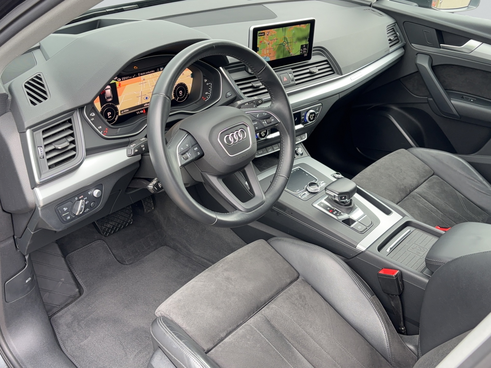 AUDI Q5 55 TFSI e quattro-image-4