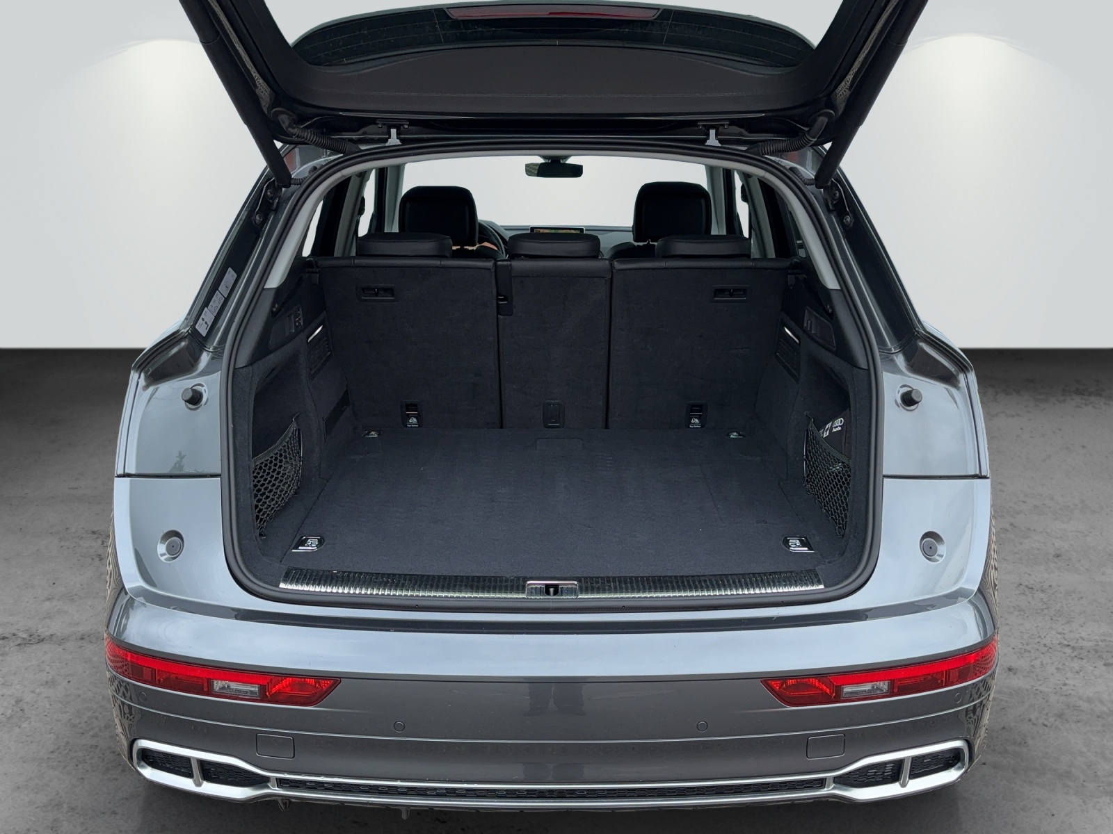 AUDI Q5 55 TFSI e quattro-image-8