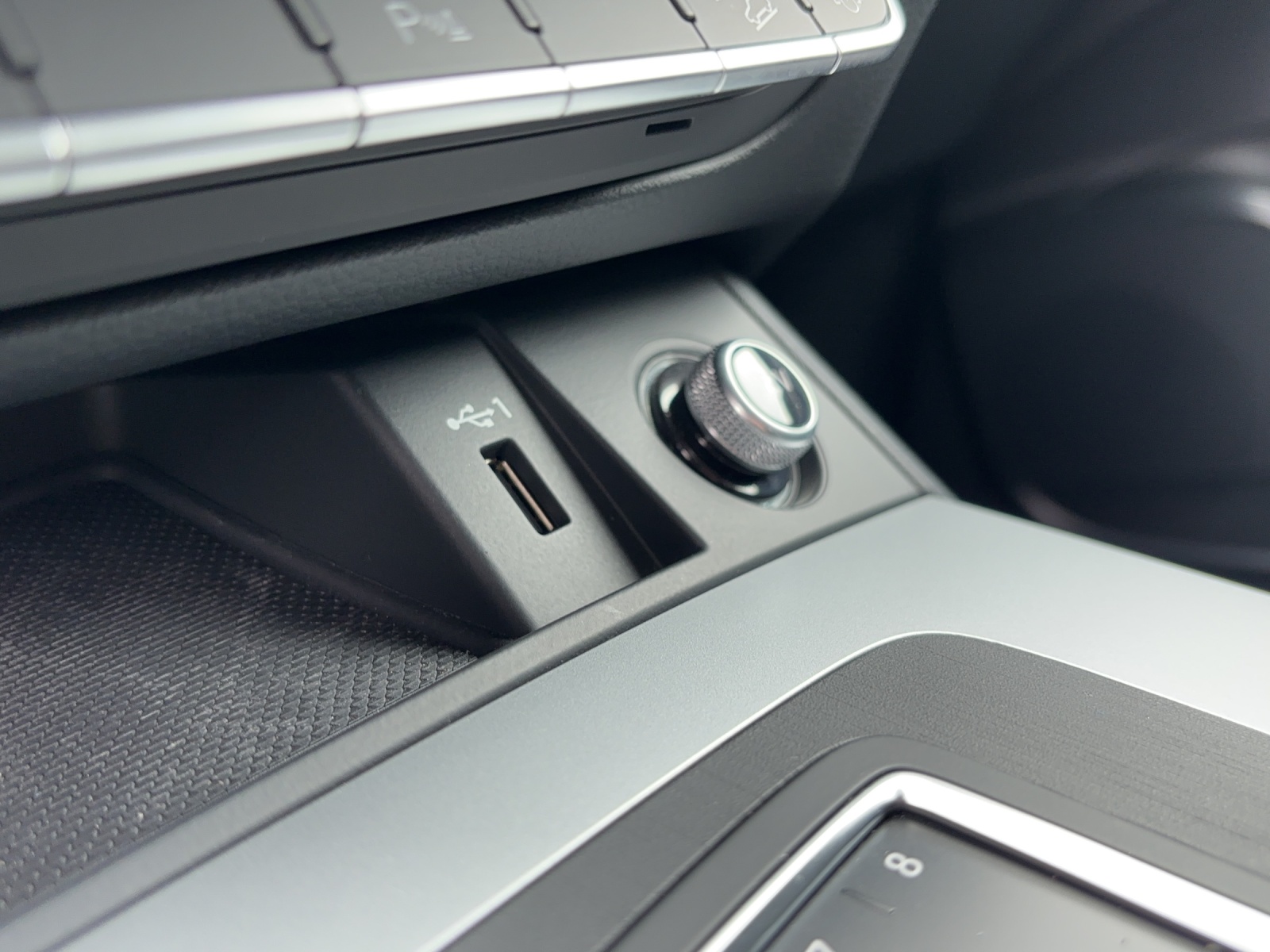 AUDI Q5 55 TFSI e quattro-image-11