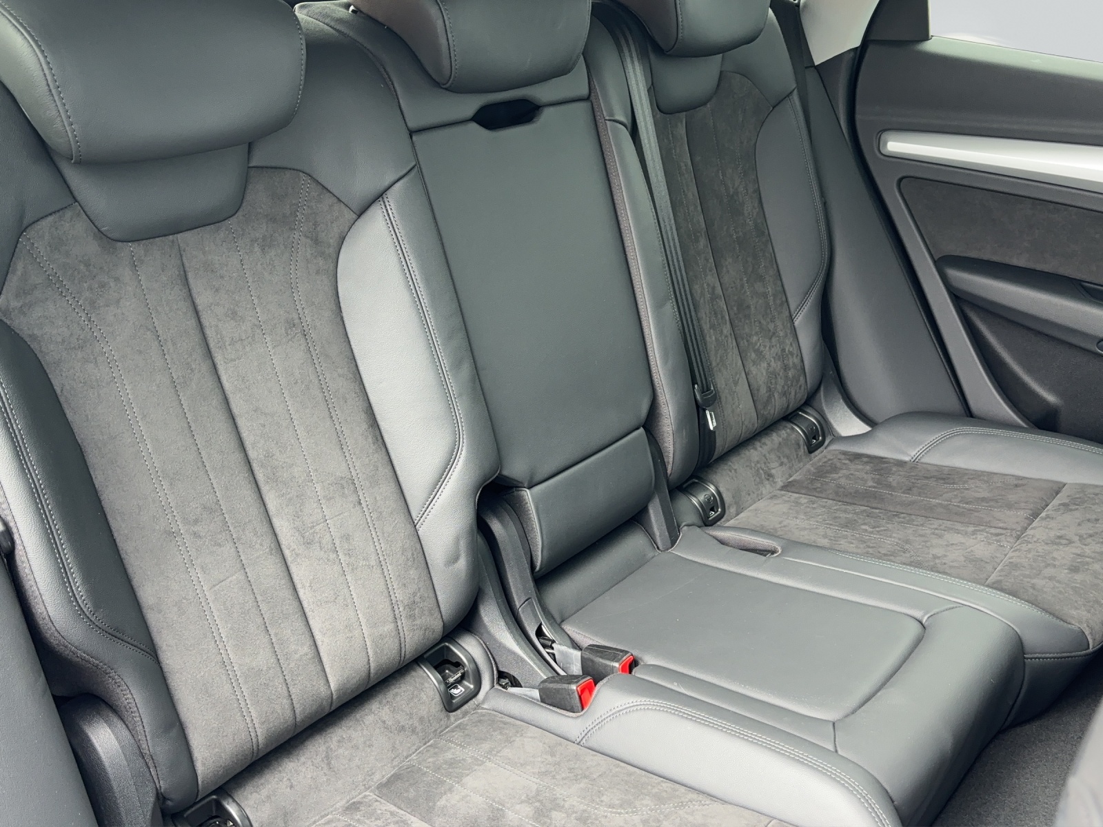 AUDI Q5 55 TFSI e quattro-image-7