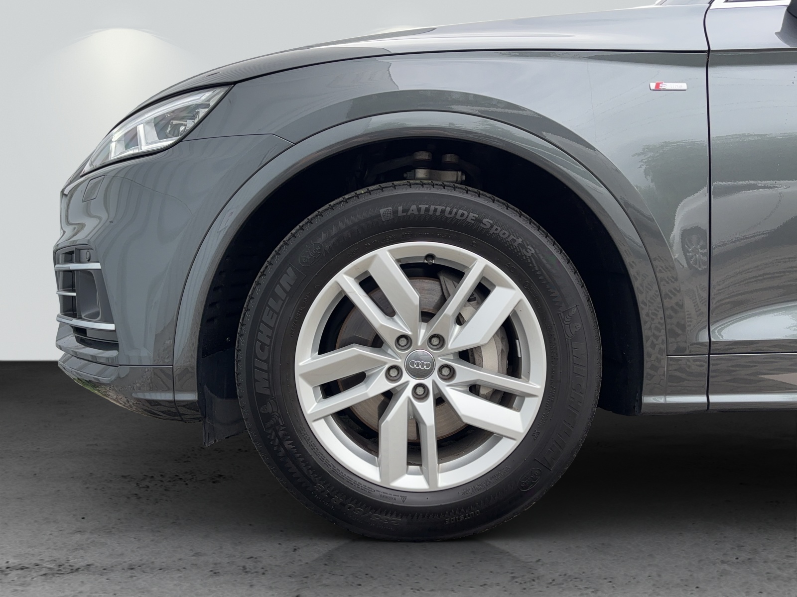 AUDI Q5 55 TFSI e quattro-image-9