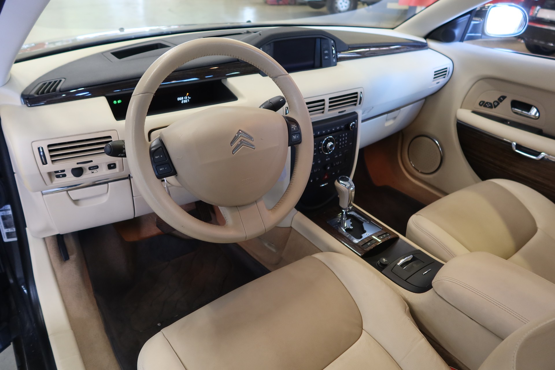 CITROEN C6 2.7 HDi V6 Exclusive-image-6