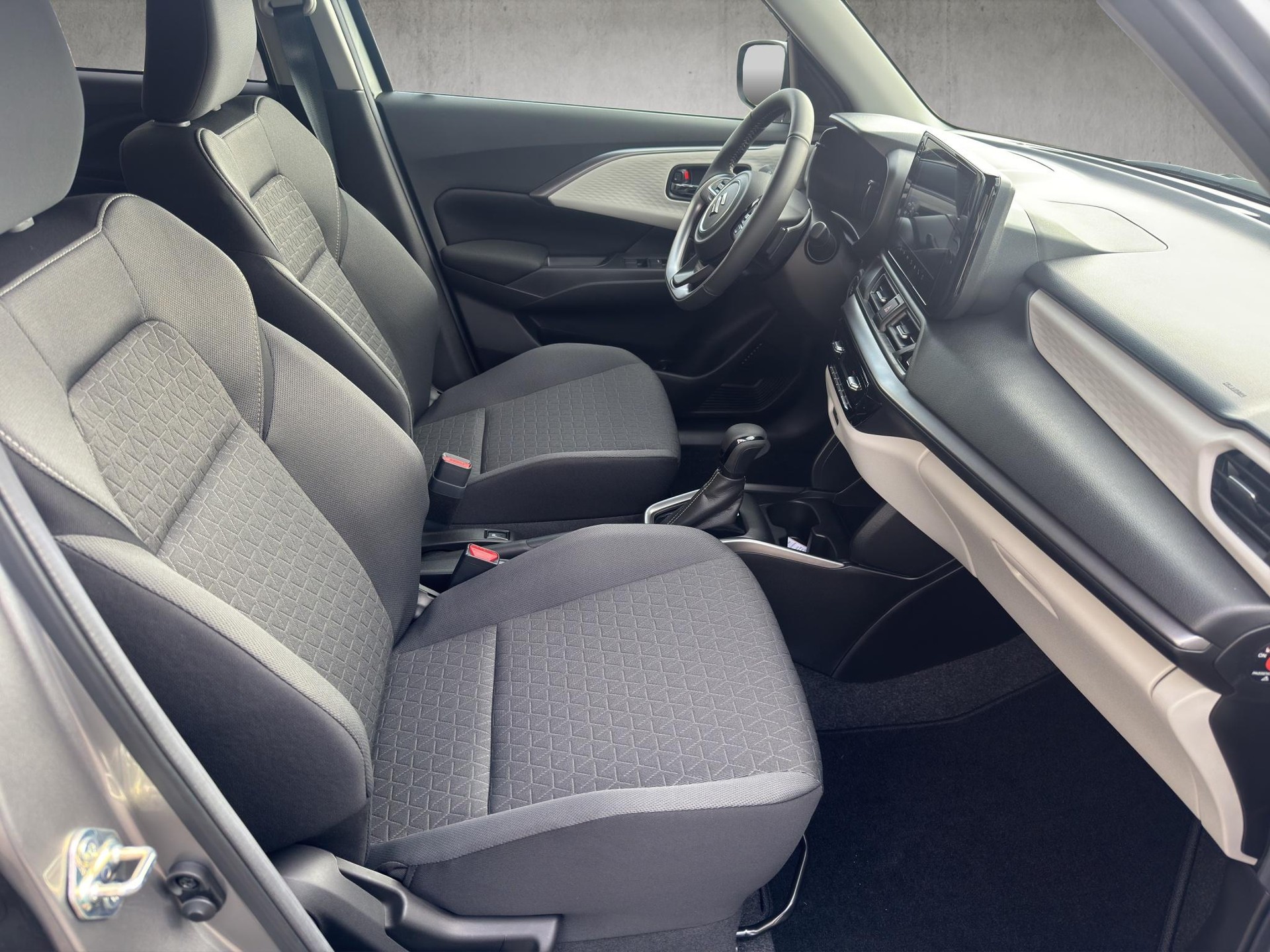 SUZUKI Swift 1.2 Sakura Top Hybrid-image-9