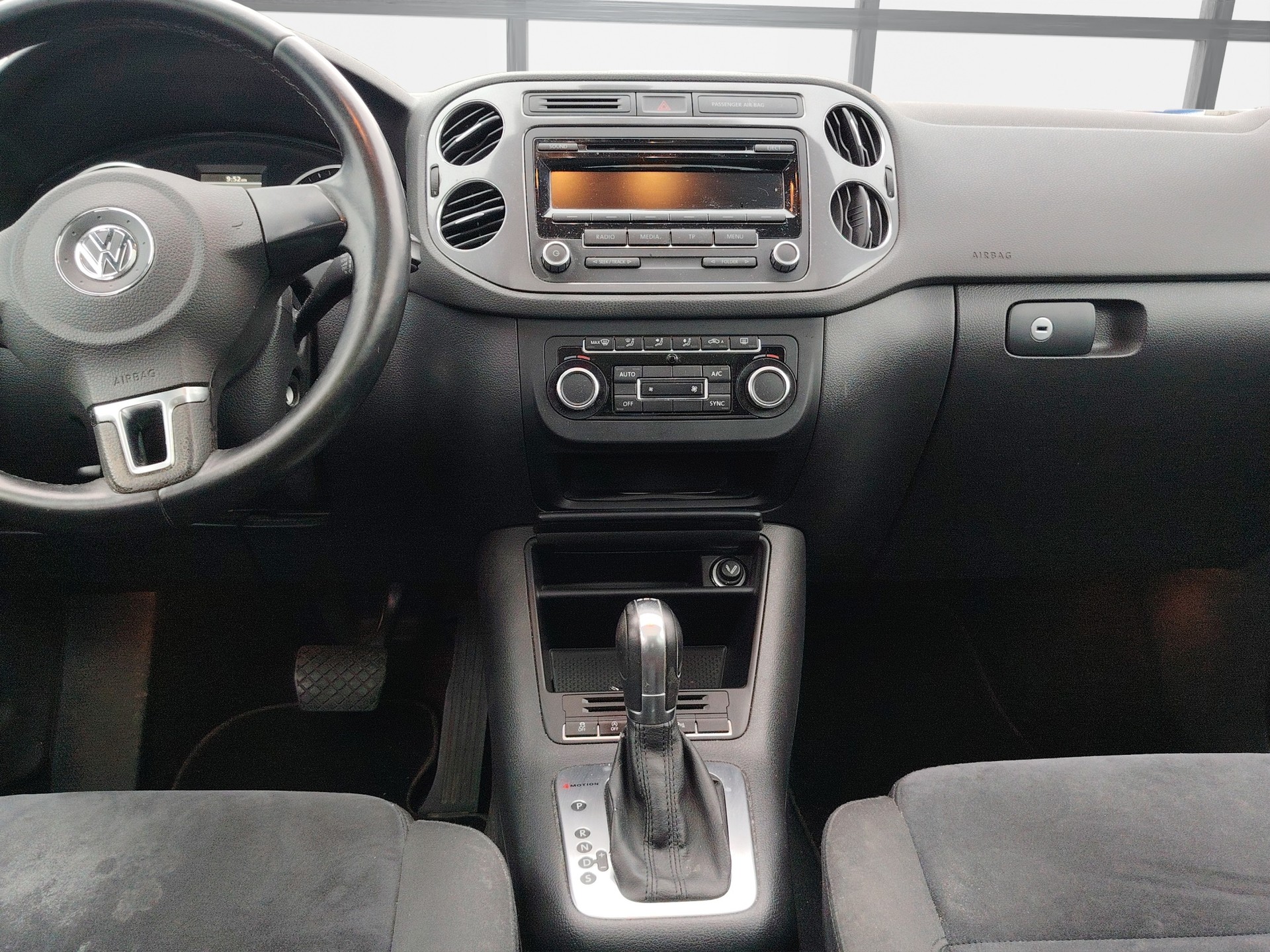 VW Tiguan 2.0 TDI BlueMotion Track&Style 4Motion DSG-image-9