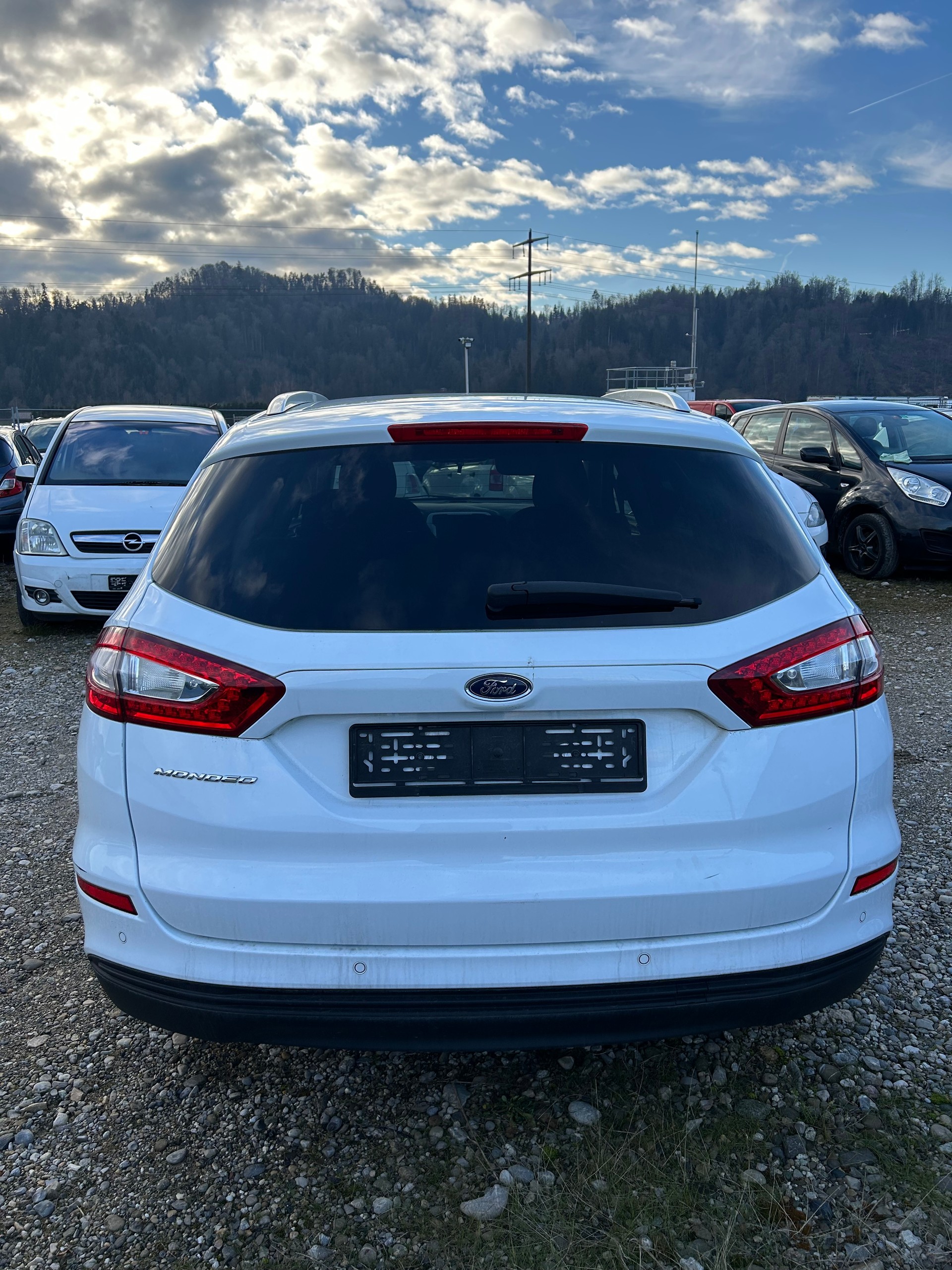FORD Mondeo 2.0 TDCi Trend PowerShift-image-4
