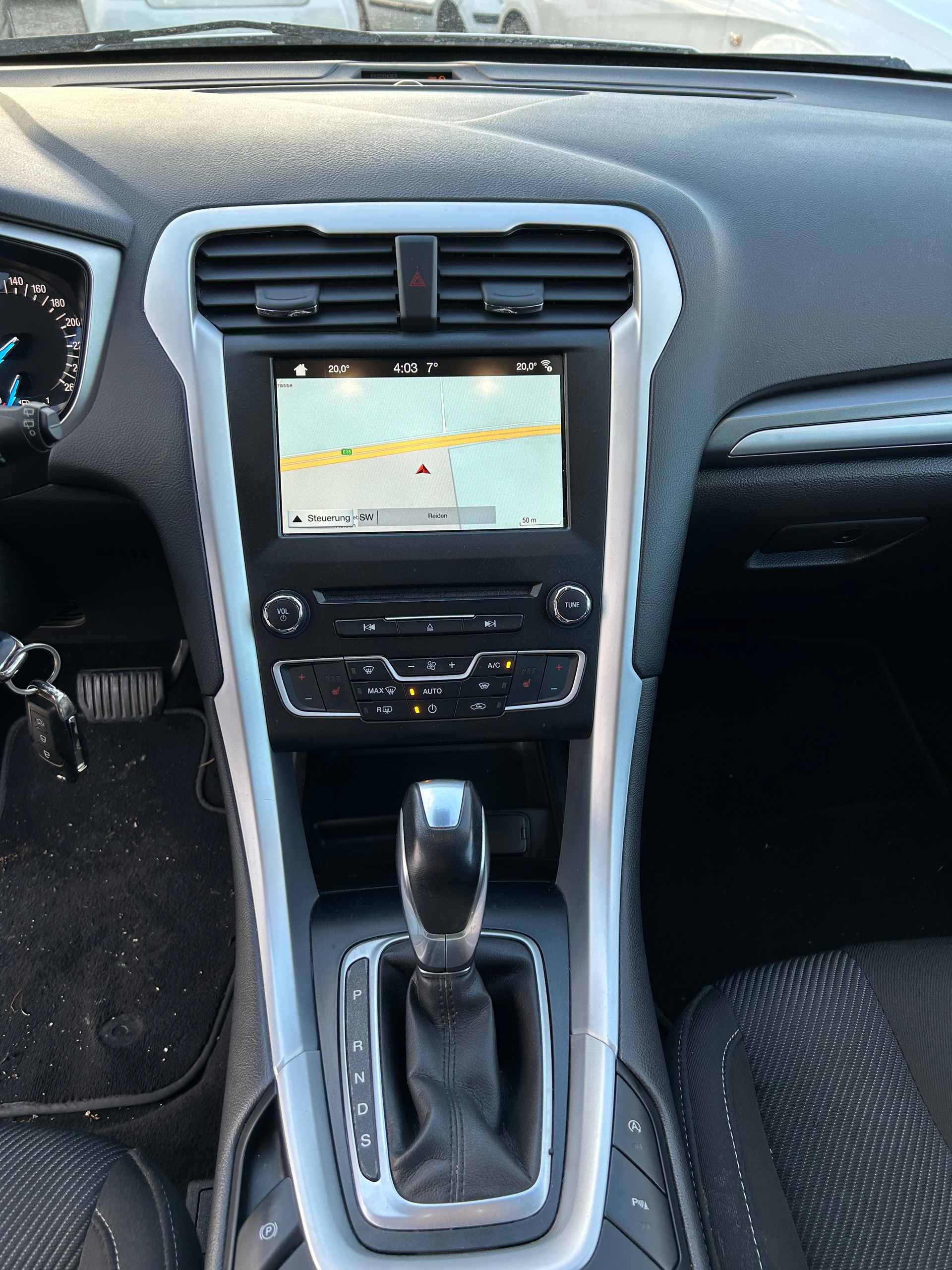 FORD Mondeo 2.0 TDCi Trend PowerShift-image-7