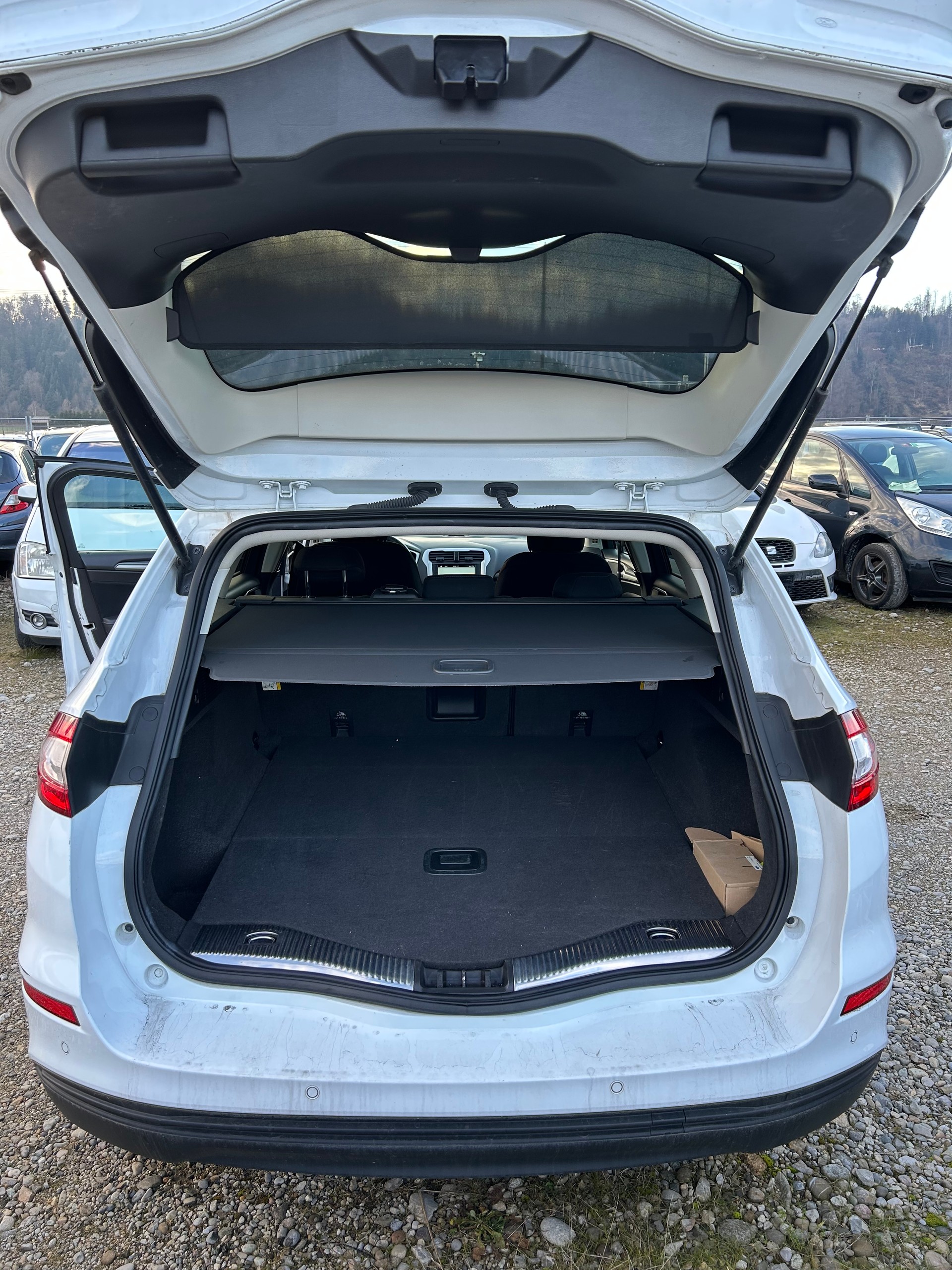 FORD Mondeo 2.0 TDCi Trend PowerShift-image-12