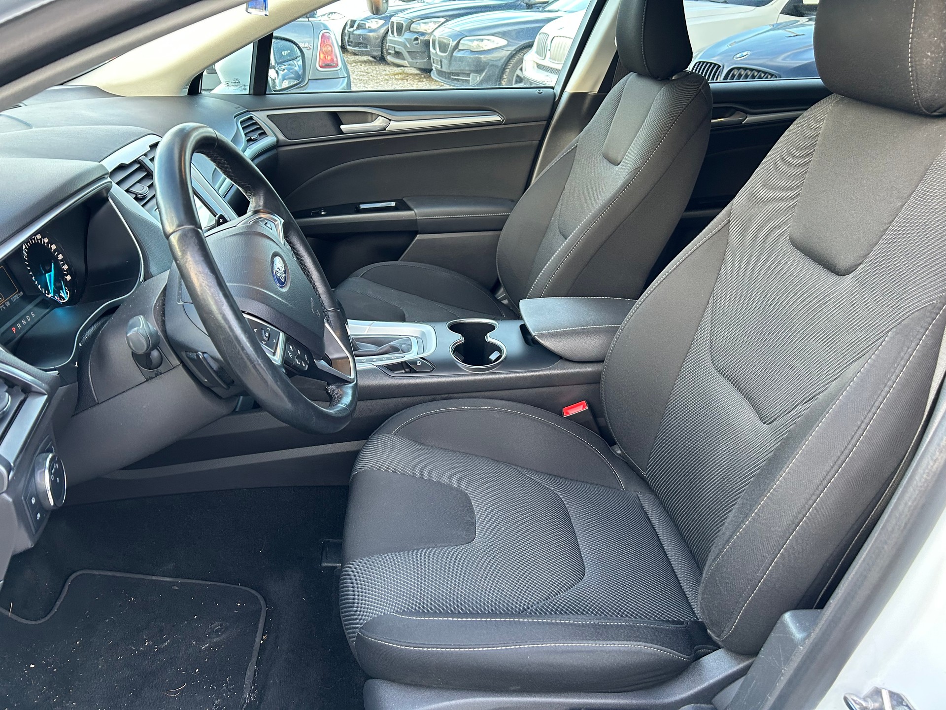 FORD Mondeo 2.0 TDCi Trend PowerShift-image-9